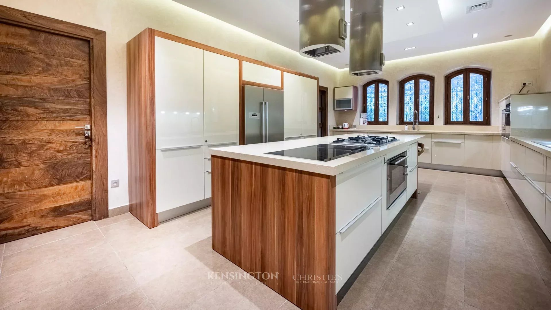 6 Bedroom Villa/Townhouse's Image 27