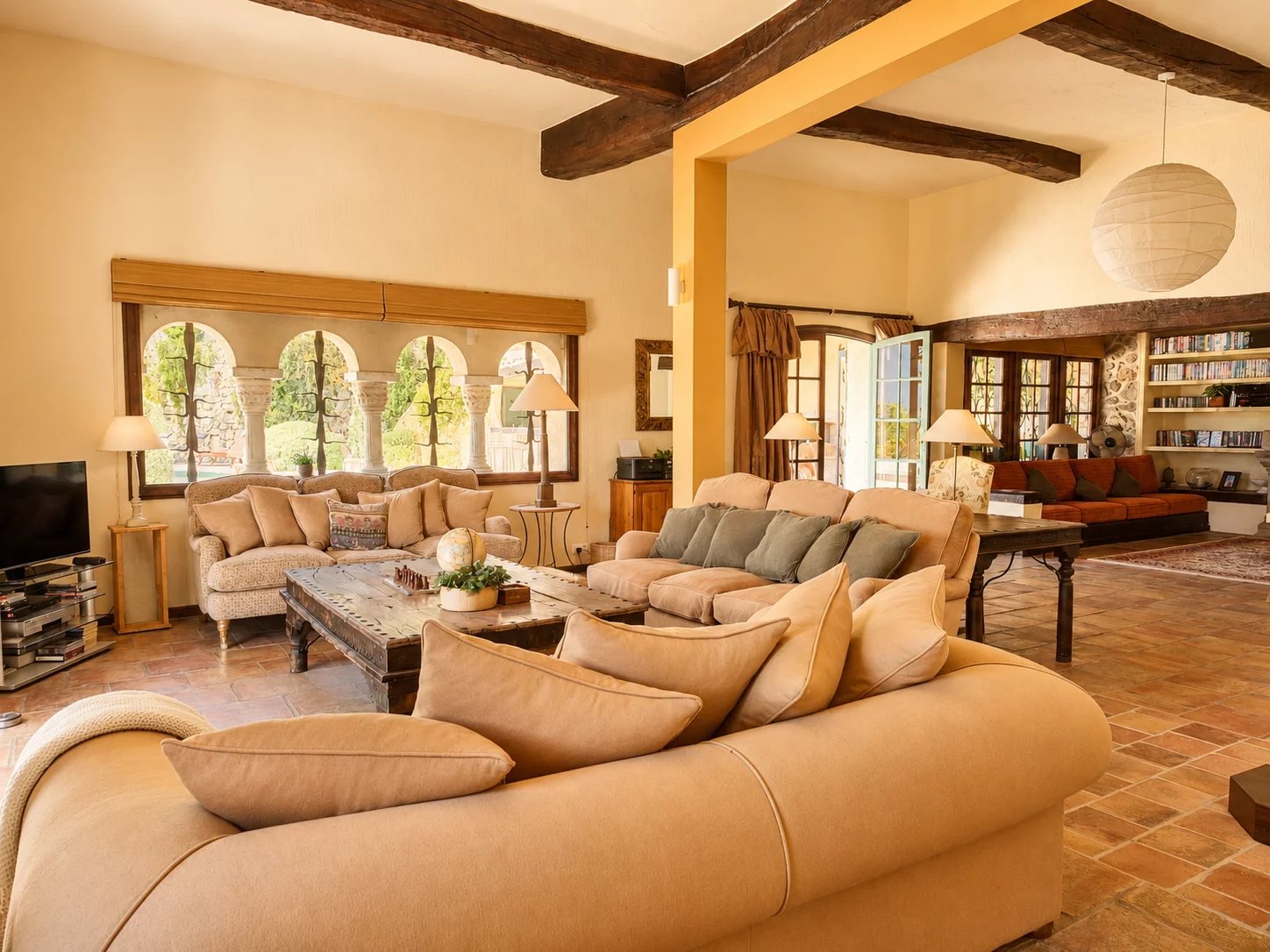  Image of Villa - 6 Bedrooms for Sale in Alpes-Maritimes-Vence-France, Image 11