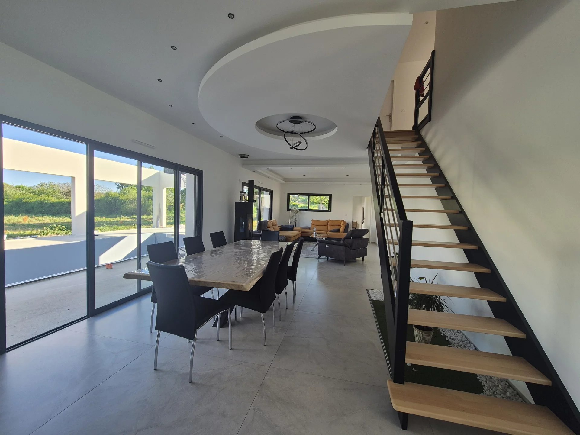 PROPRIETE DE 241 M2 HABITABLE SUR UN TERRAIN DE 3900 M2