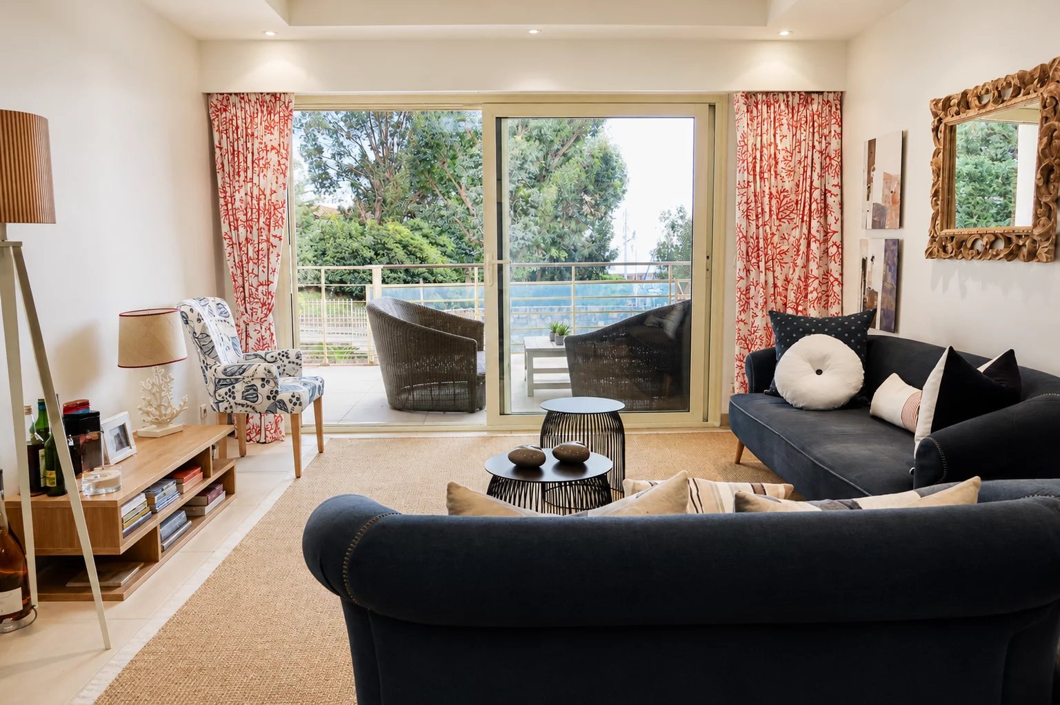  Image of Apartment - 2 Bedrooms for Sale in Alpes-Maritimes-Théoule-sur-Mer-France, Image 9