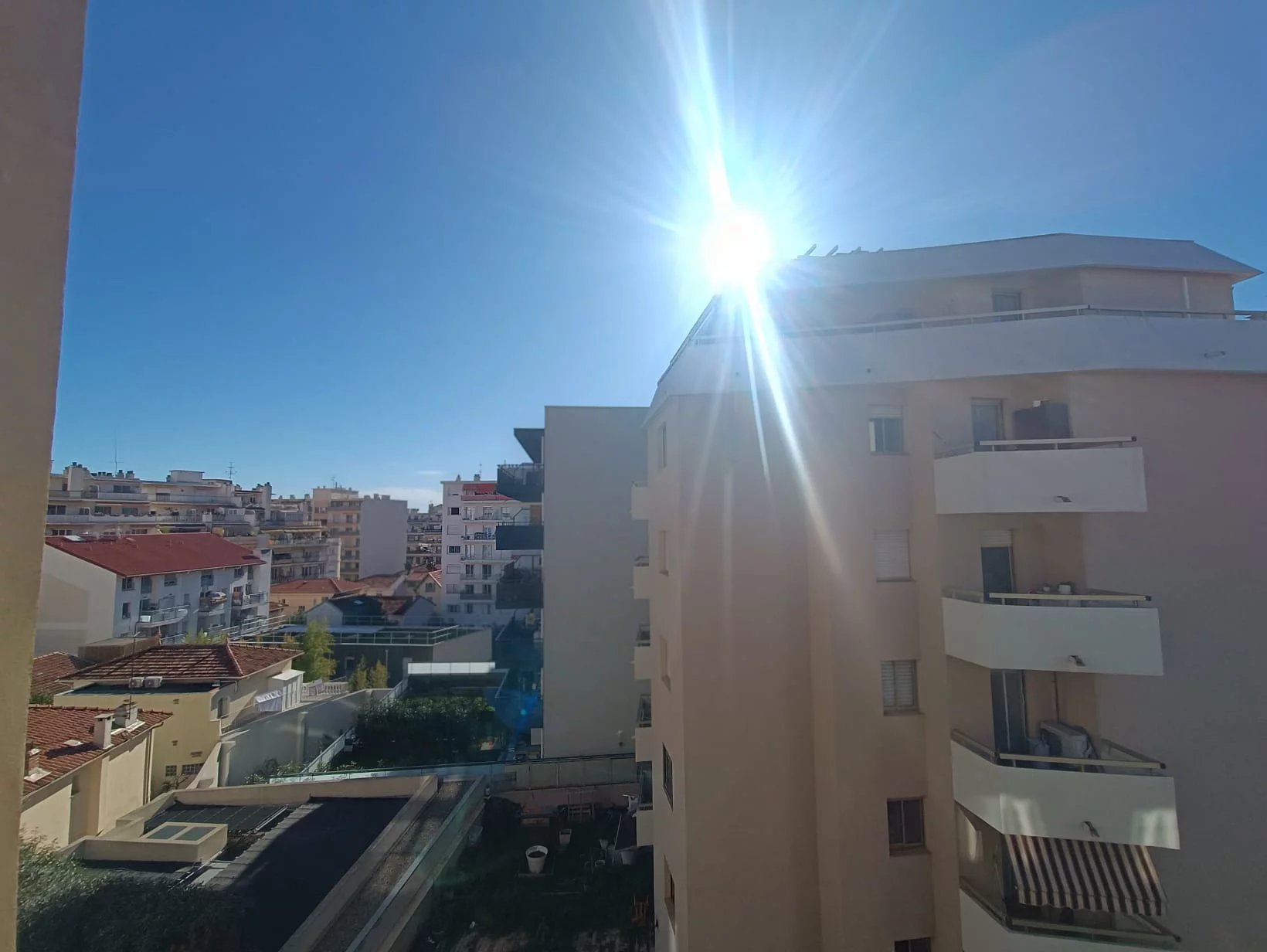 NICE NORD - QUARTIER ST SYLVESTRE/CESSOLE - 2 PIECES - DERNIER ETAGE