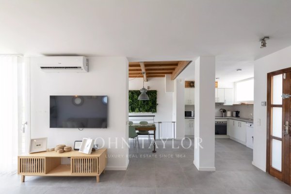 Exclusive townhouse in Cala Vadella with spectacular sea views, set within a private and exclusive development of just four homes with a communal swimming pool. — photo 2