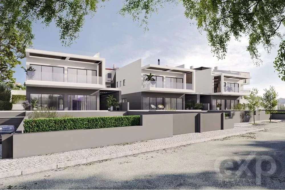 Terreno com licença totalmente aprovada para construção de moradia V4 com piscina comum em São Brás de Alportel.