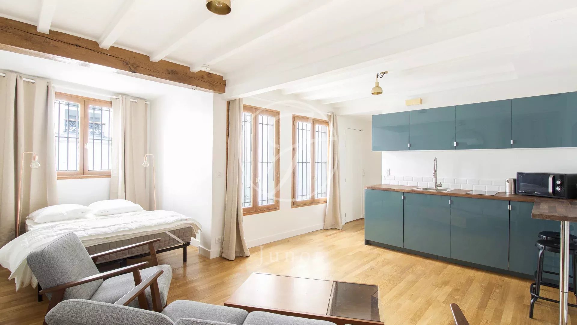 Paris 18e - RUE DREVET / ABBESSES / ANVERS - Studio meublé à louer - 25,43m² Carrez - Coin nuit.