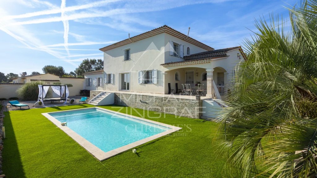 Villa for sale in Peymeinade — Elegant villa with open views over the hills