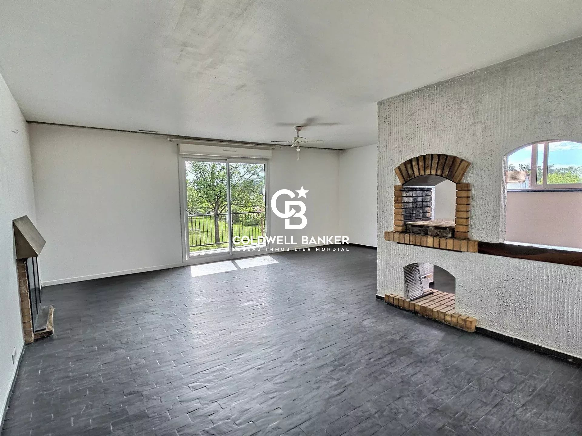Immeuble 210 m2 - 3 lots - Belle rentabilité - Au coeur de Parentis-en-Born