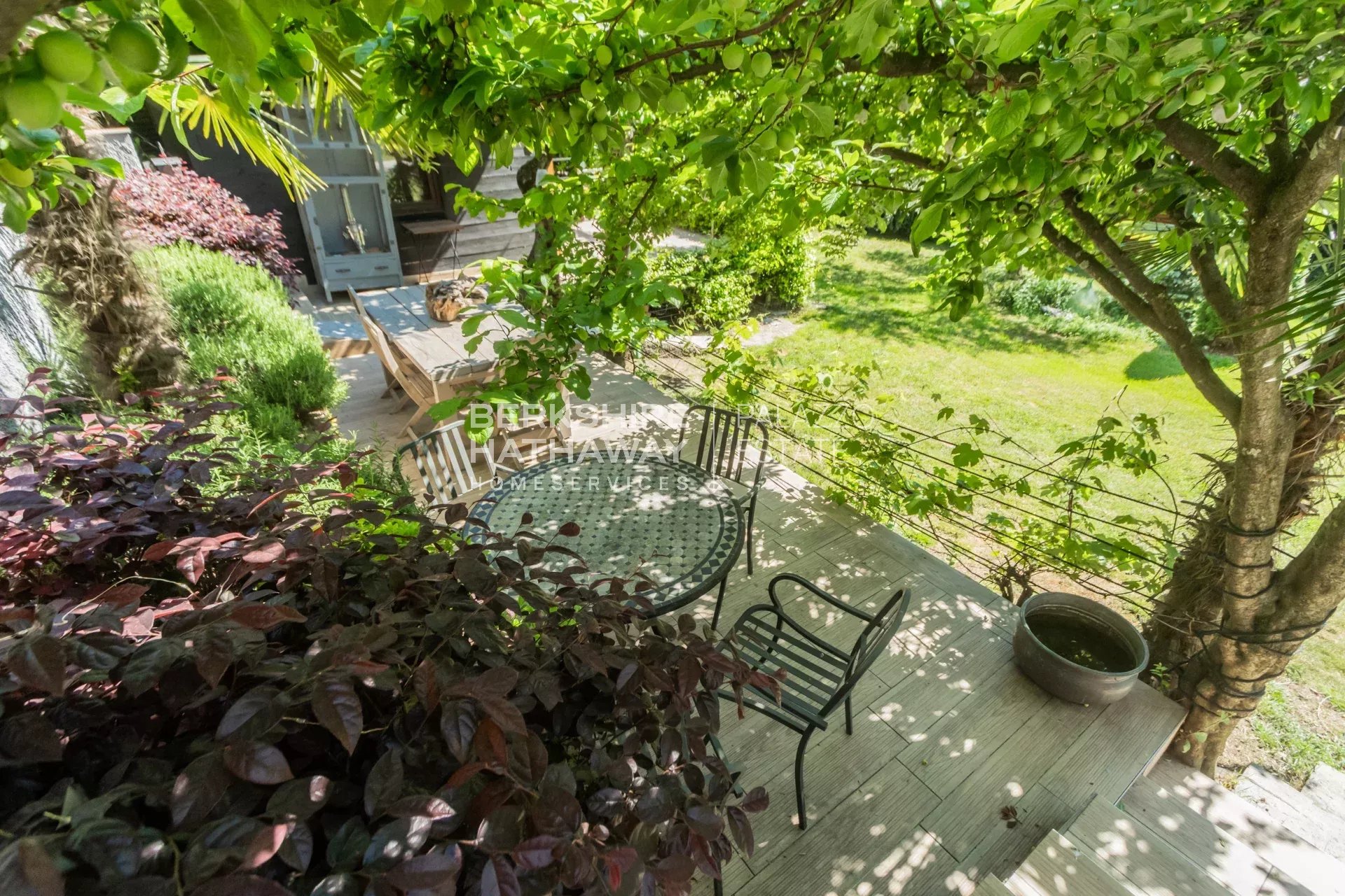 Villa bifamiliare con giardino a Biandronno, a pochi passi dal Lago di Varese
