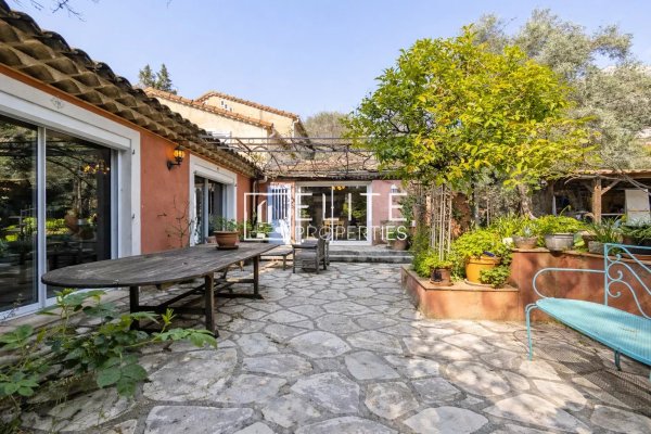 Grasse: Stately home with significant development potential! — photo 3
