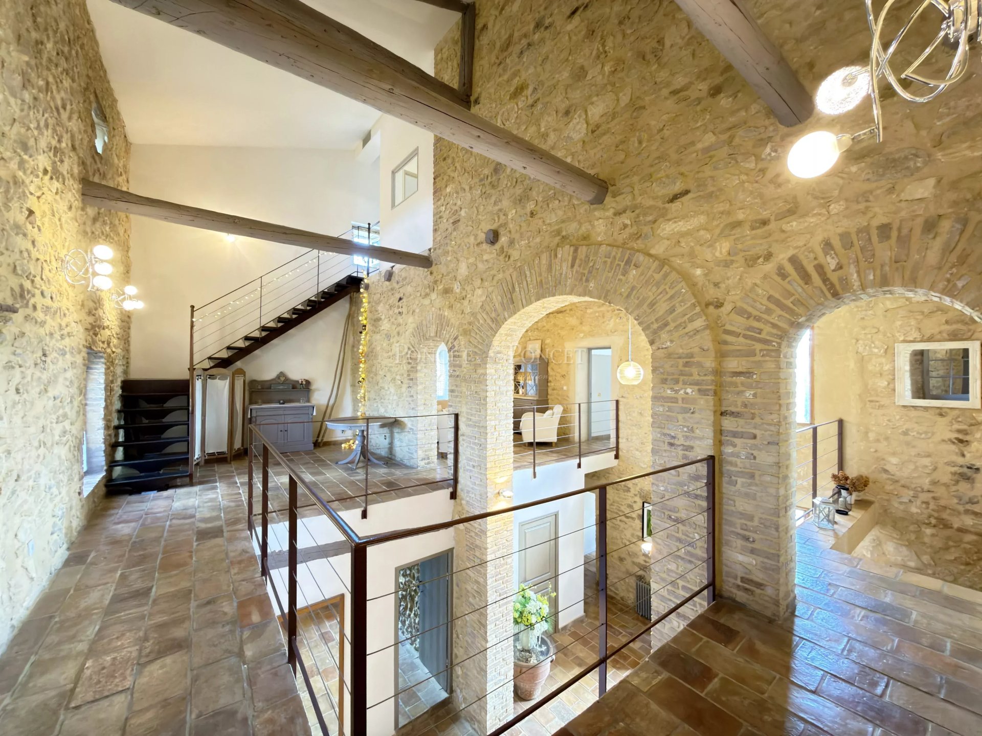 10 Bedroom Villa/Townhouse's Image 17