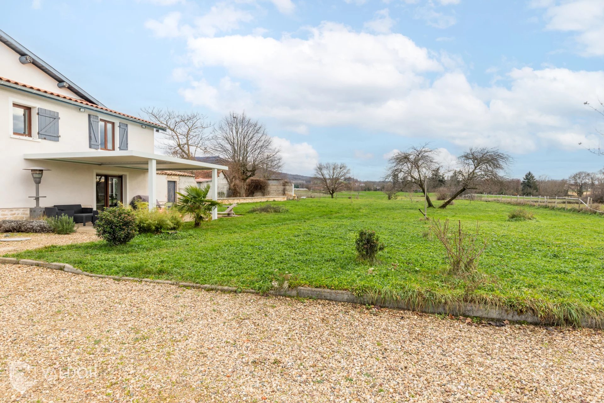 Propriété de 325 m² à Chasselay - Terrain 3662 m²