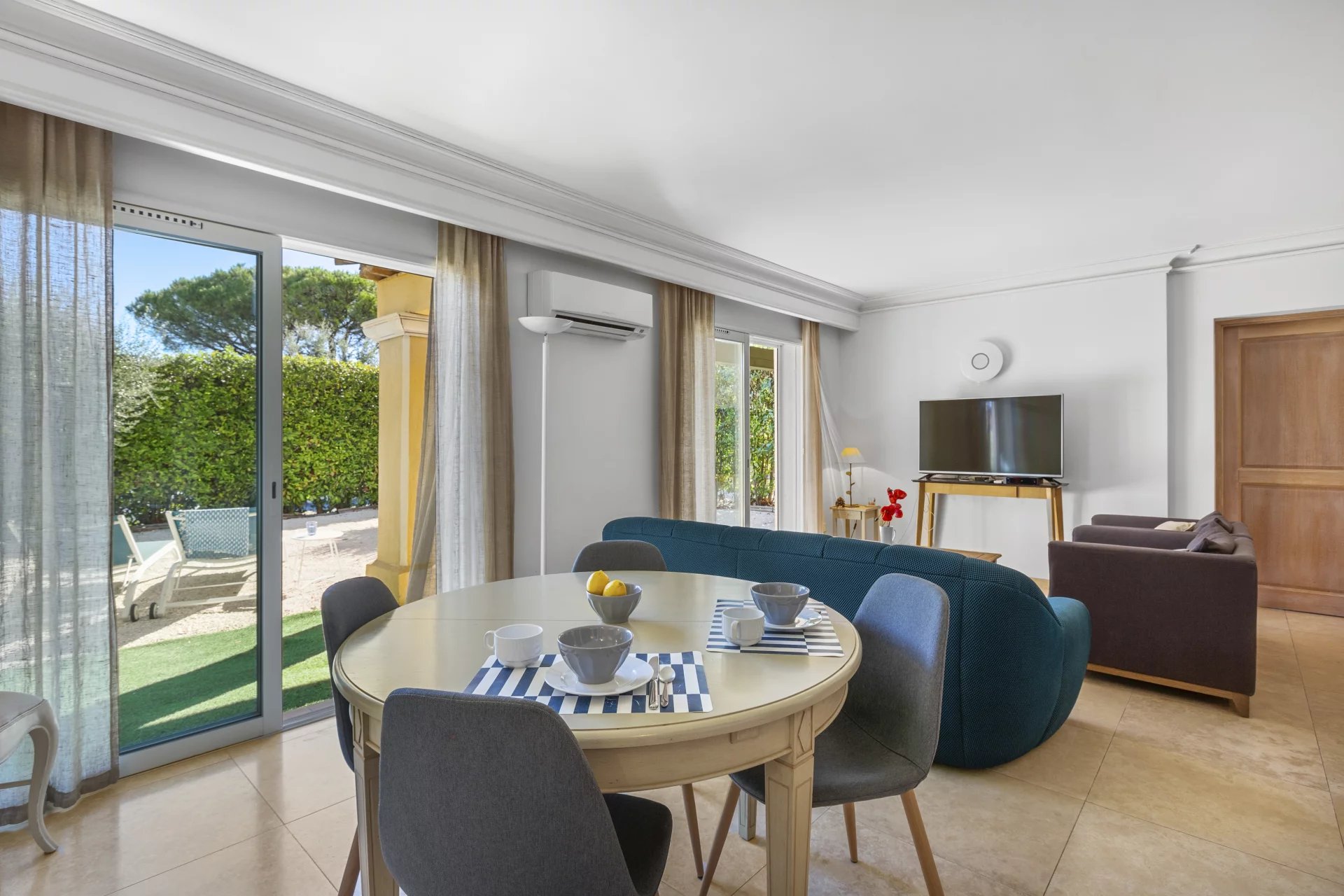 Recent villa in a secure domain - Sainte Maxime