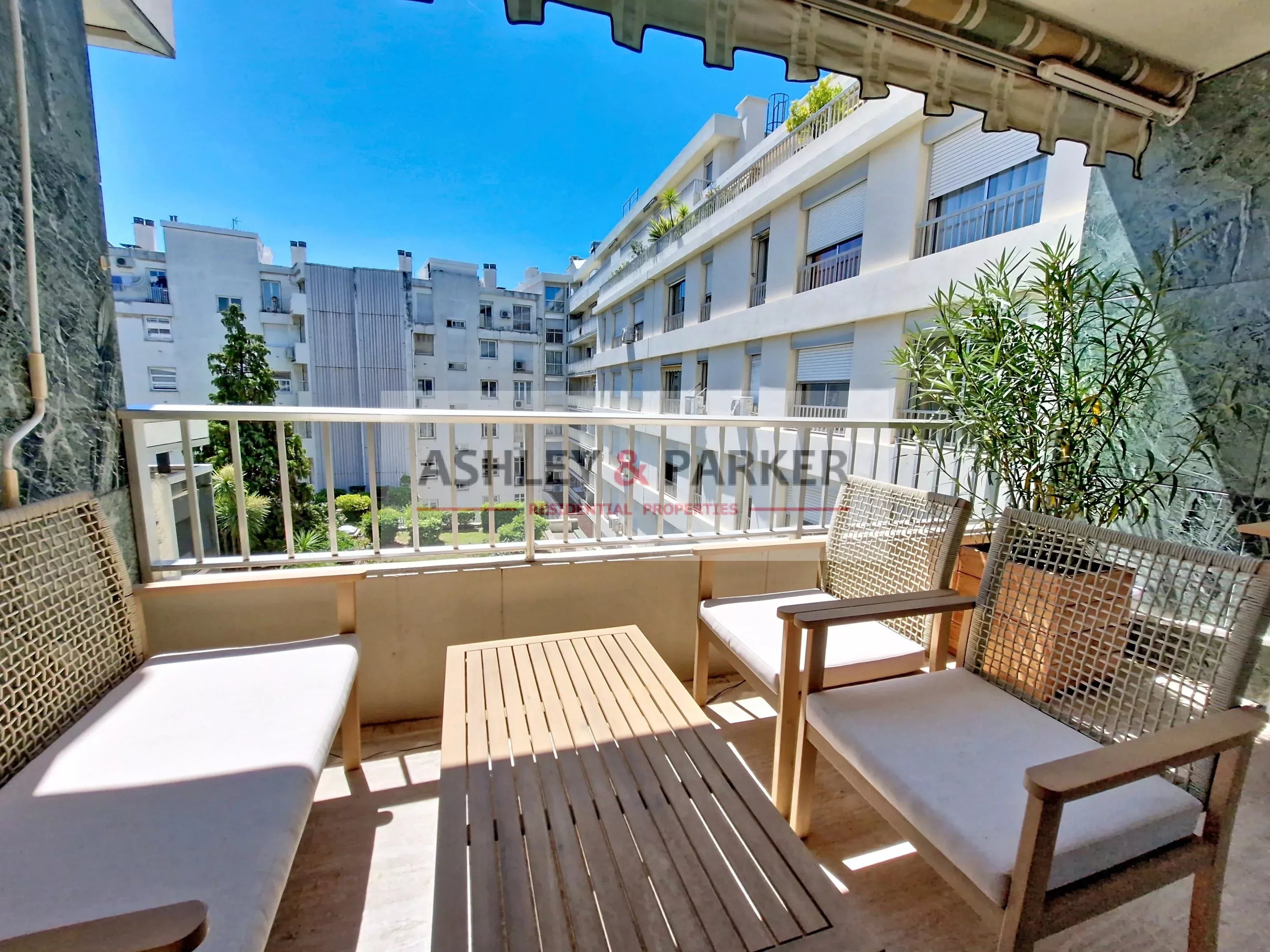 Terrasse ensoleillé au calme