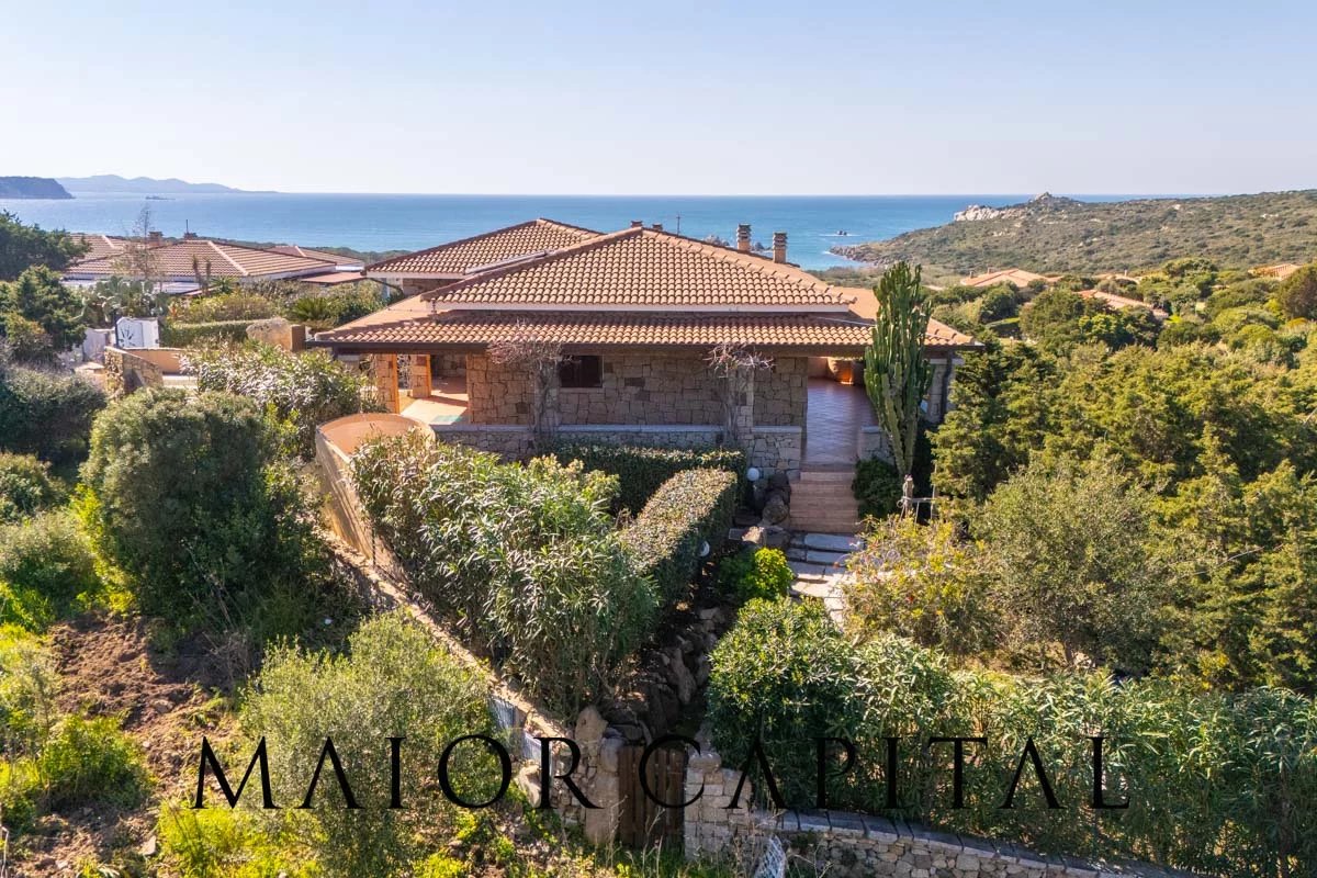 Santa Teresa di Gallura | Villa bifamiliare con affascinante vista mare e giardino privato