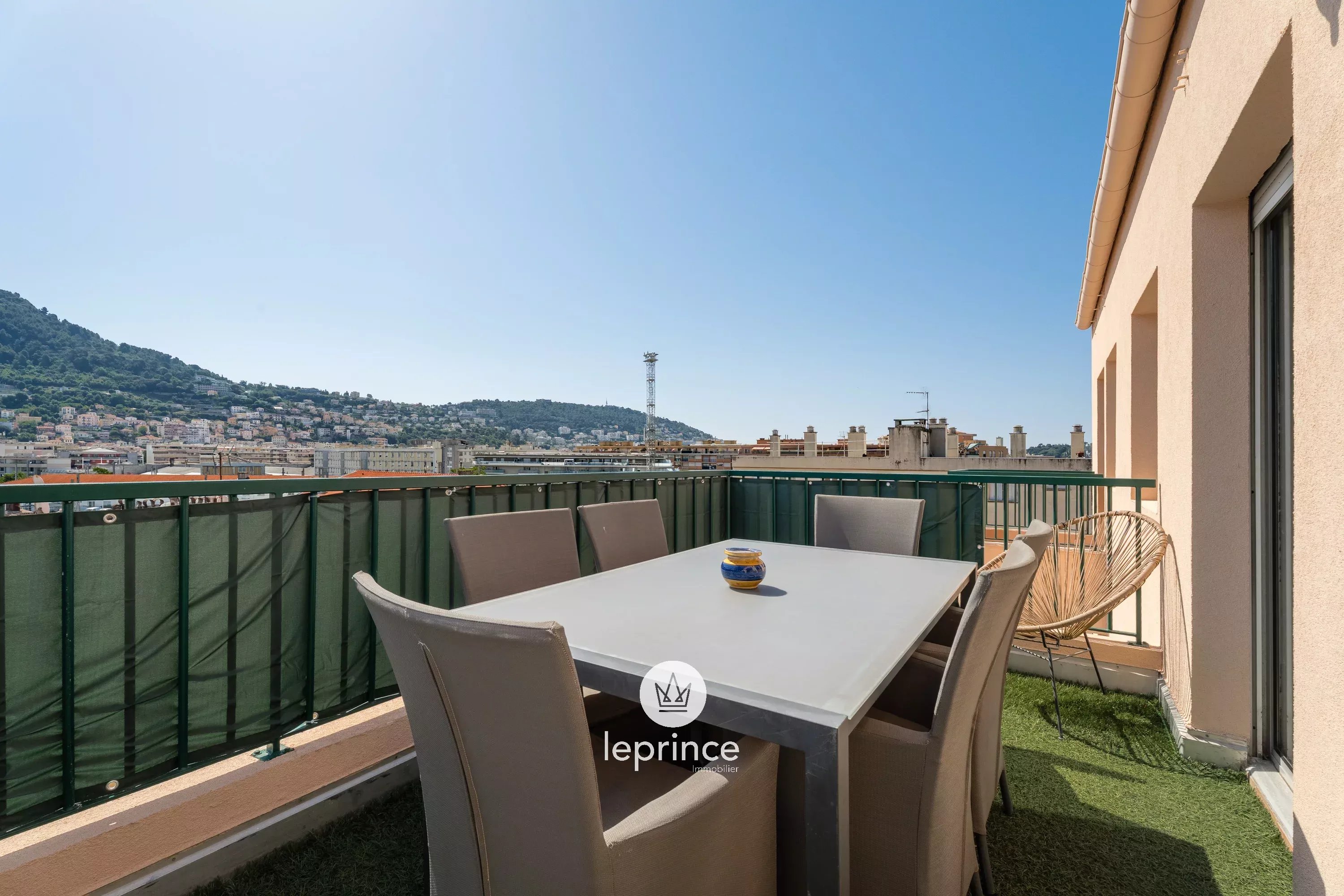 Nice Saint-Roch: 2-Bedroom Apartment – Terrace – Garage & Cellar
