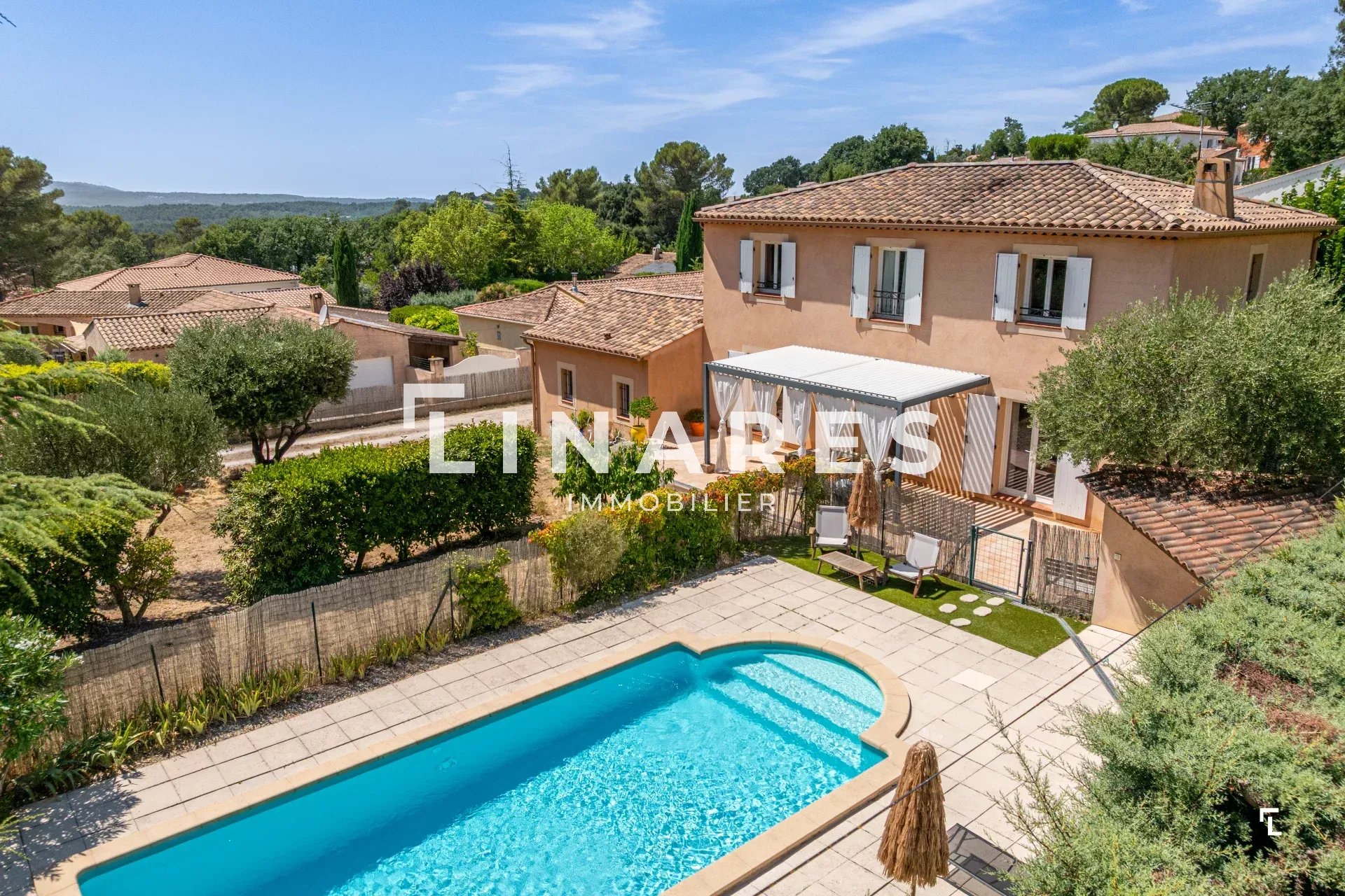ÉVIDENCE- Maison T6 de 180m2 - Piscine - Terrain de 1000m2 - Garage - 13720 BELCODENE