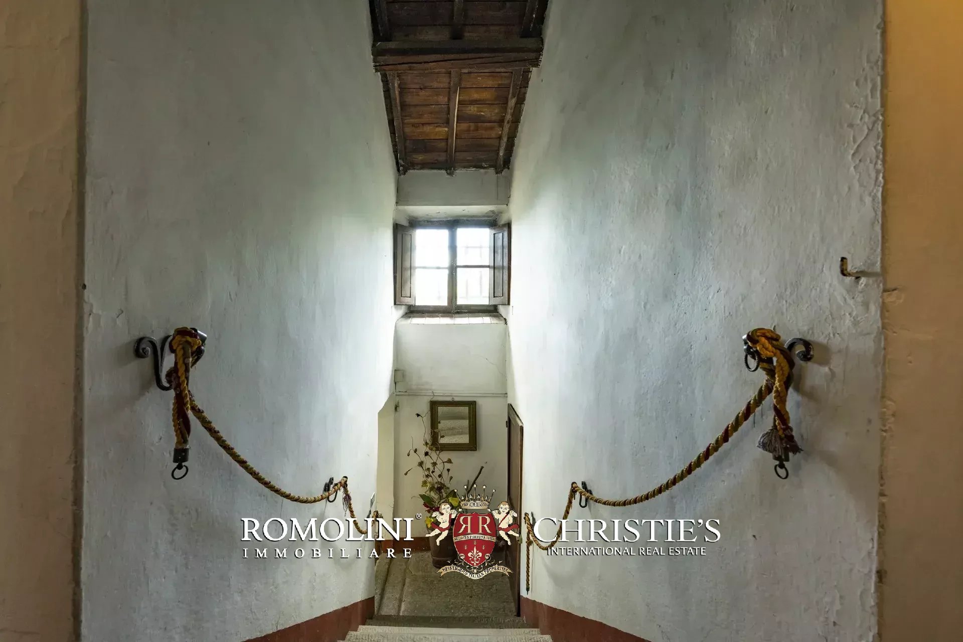 101-HA ESTATE WITH NATURAL SPRINGS FOR SALE BETWEEN AREZZO AND FLORENCE