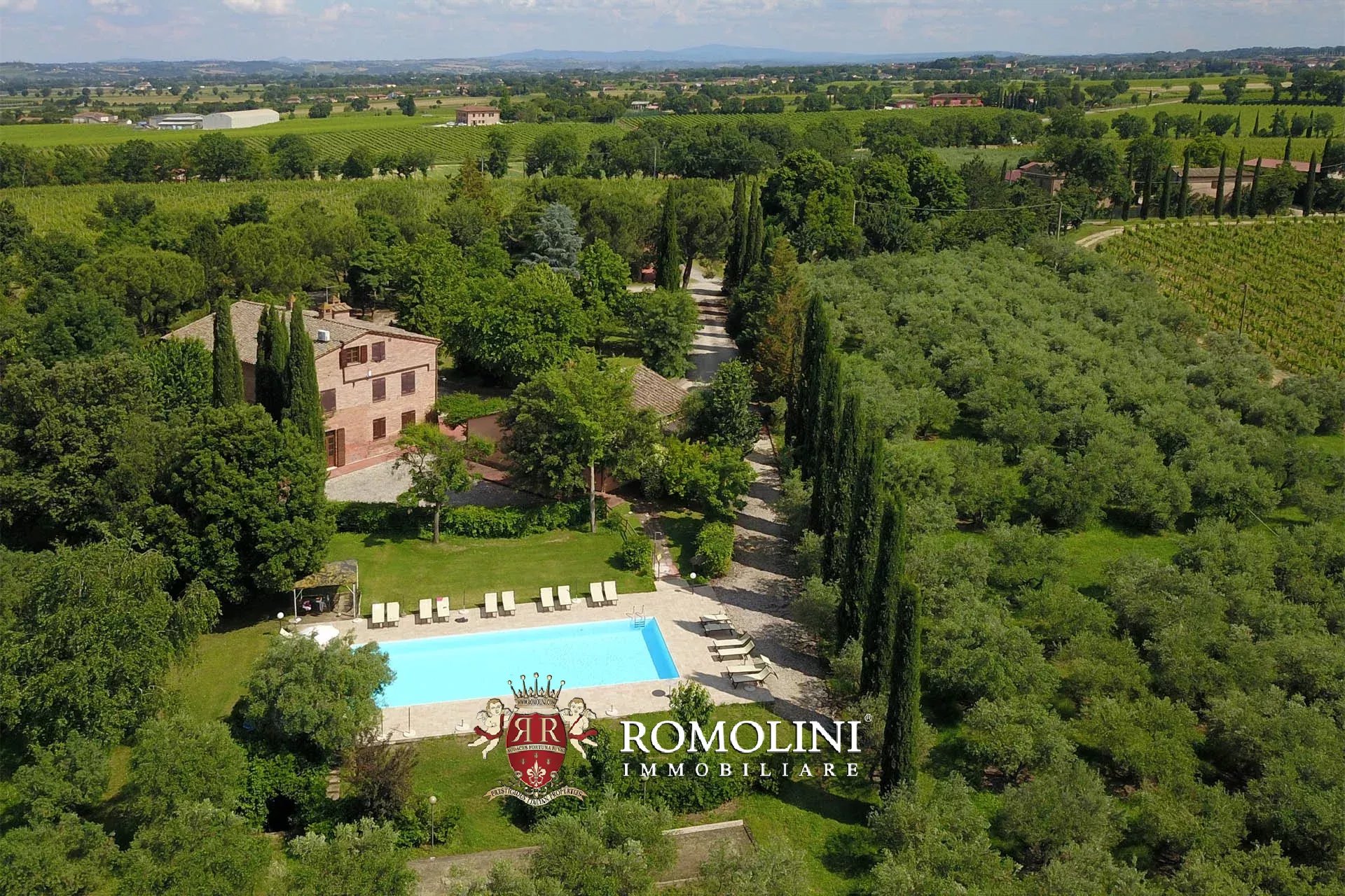 34 Bedroom Vineyard's Image 14