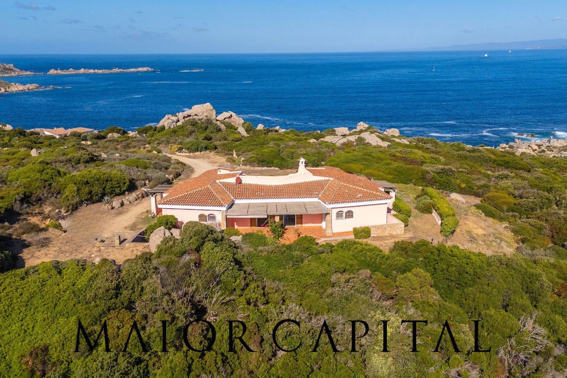 Santa Teresa di Gallura | Villa di pregio circondata dalla natura con vista mare unica