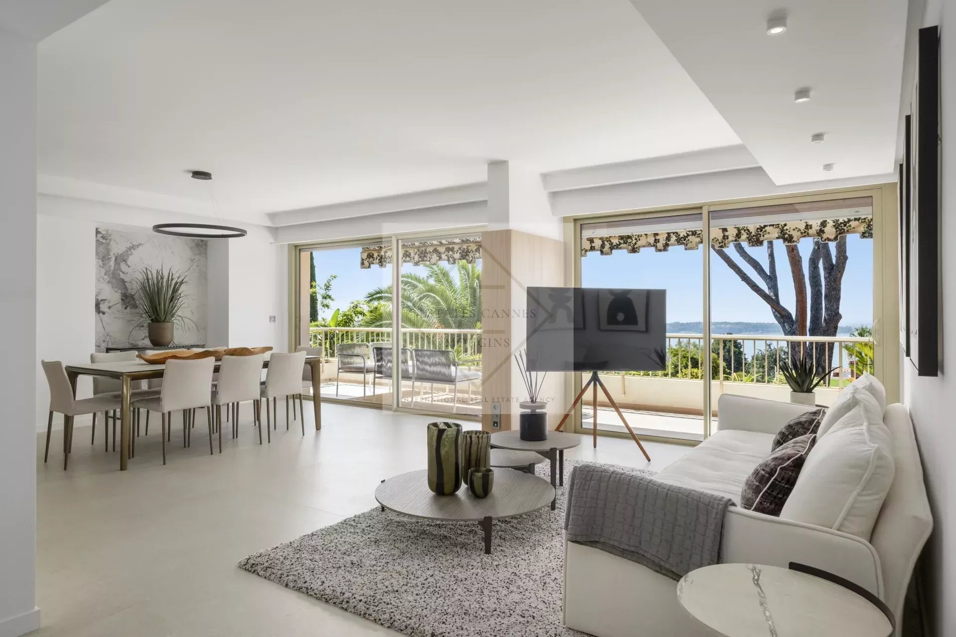 CANNES, Californie - Appartement d’exception de 5 pièces avec vue mer panoramique et îles de Lérins ! — photo 3