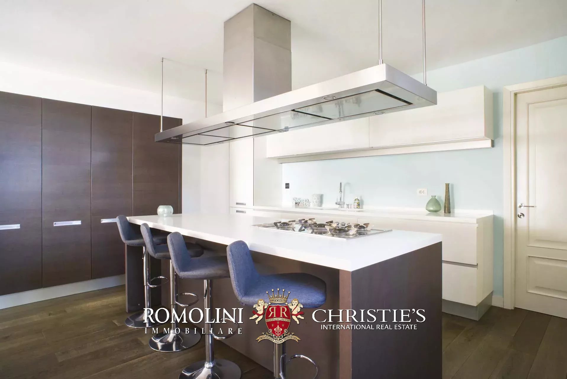 6 Bedroom Villa/Townhouse's Image 41