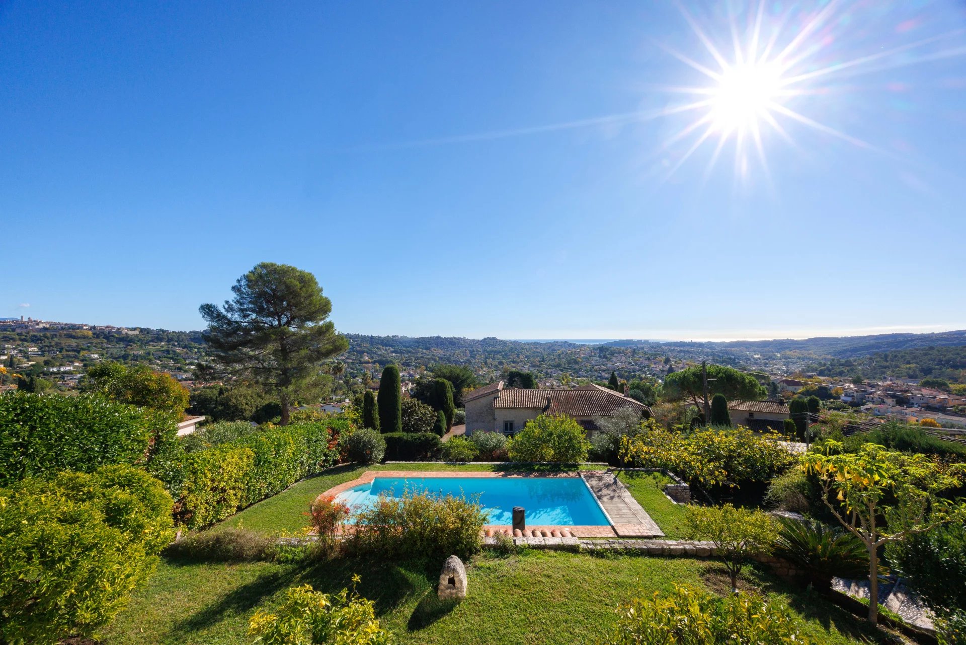 Villa lumineuse avec vue panoramique