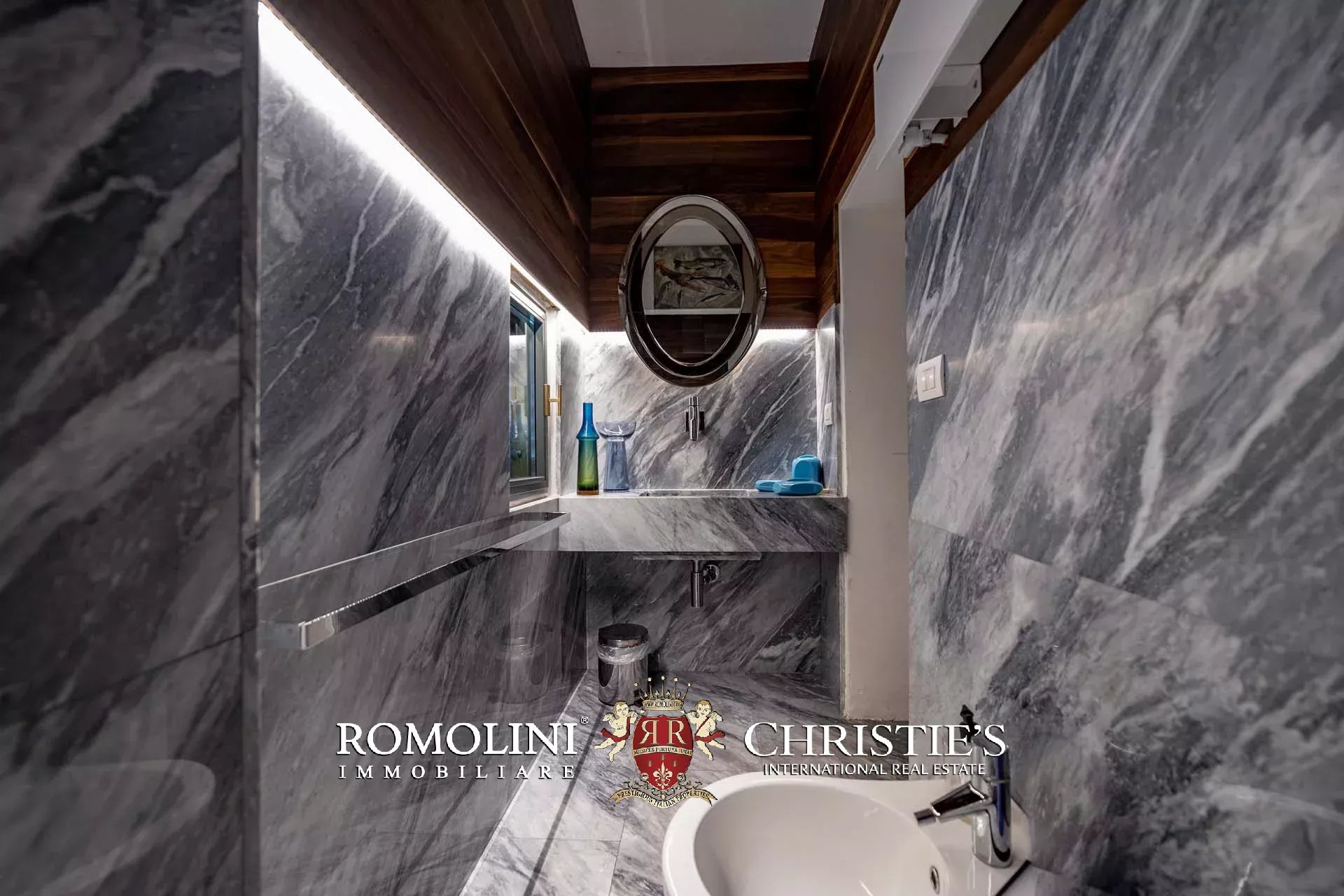 11 Bedroom Villa/Townhouse's Image 35