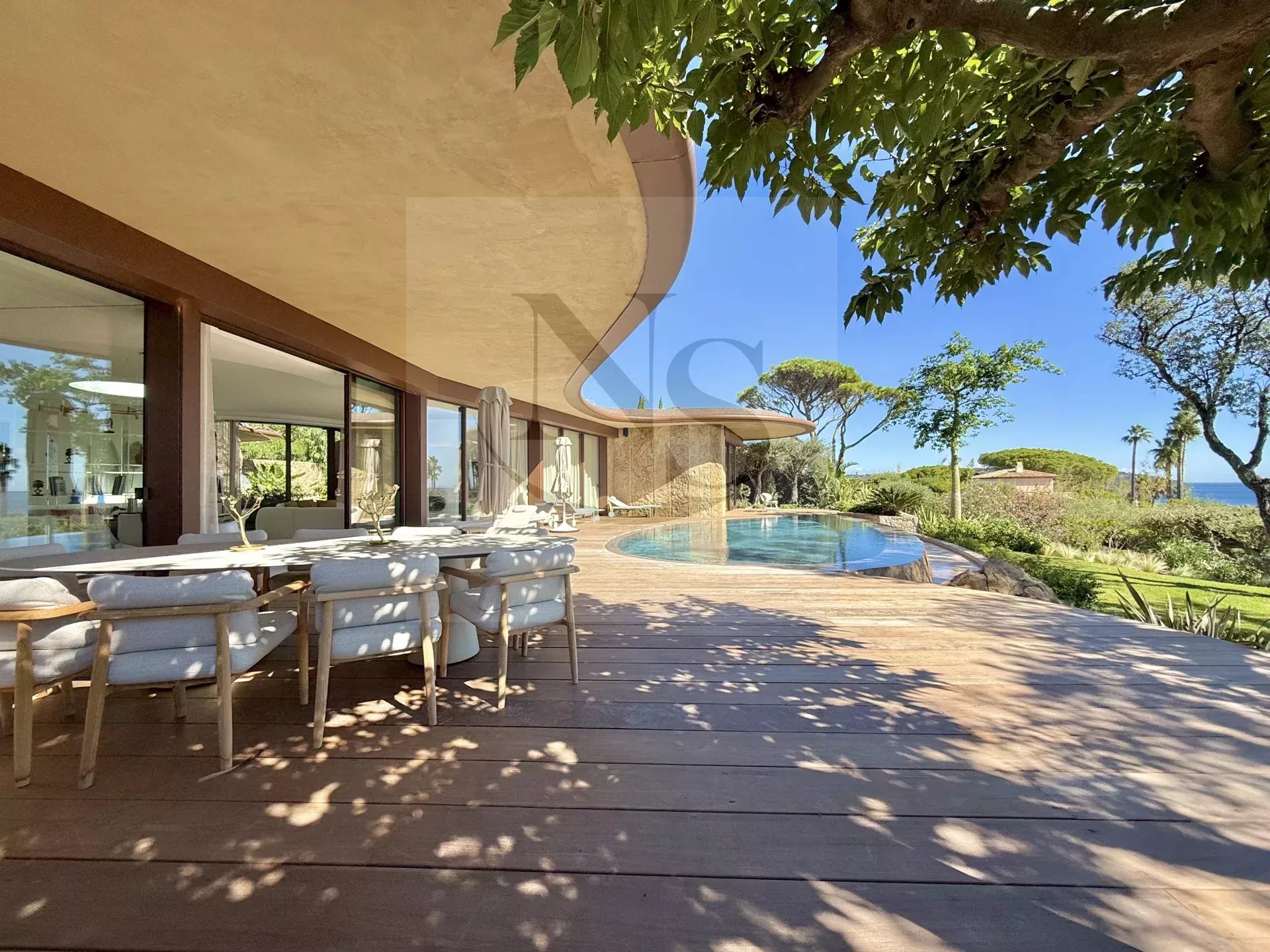 RAMATUELLE / VILLA D’ARCHITECTE - BAIE DE PAMPELONNE - DOMAINE PRIVÉ - Photo 5