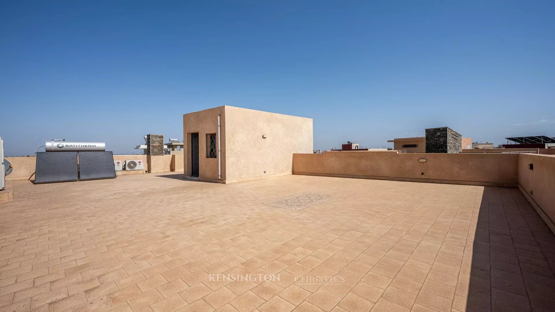 6 Bedroom Villa/Townhouse's Image 22
