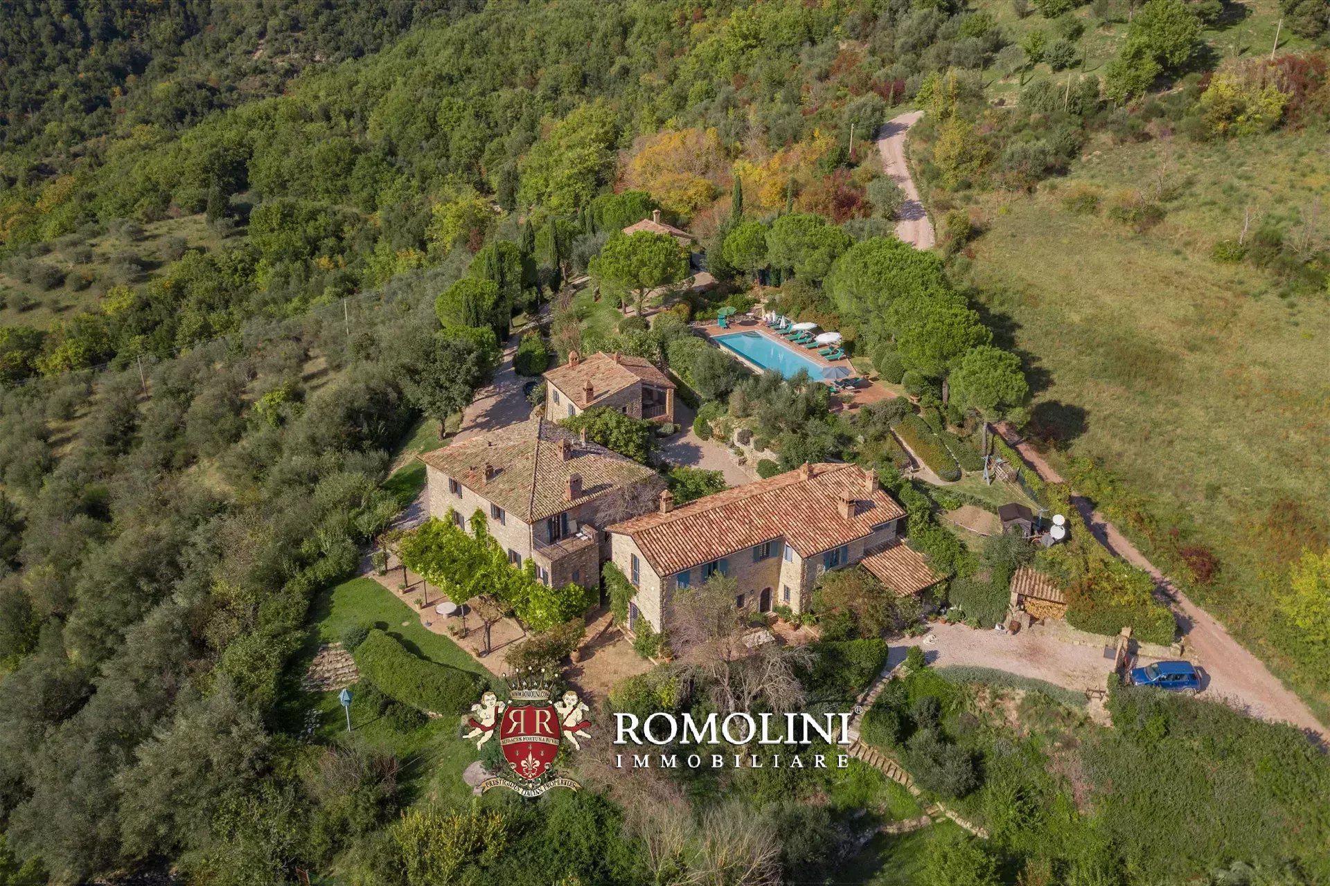 BORGO RISTRUTTURATO CON PISCINA IN VENDITA A UMBERTIDE