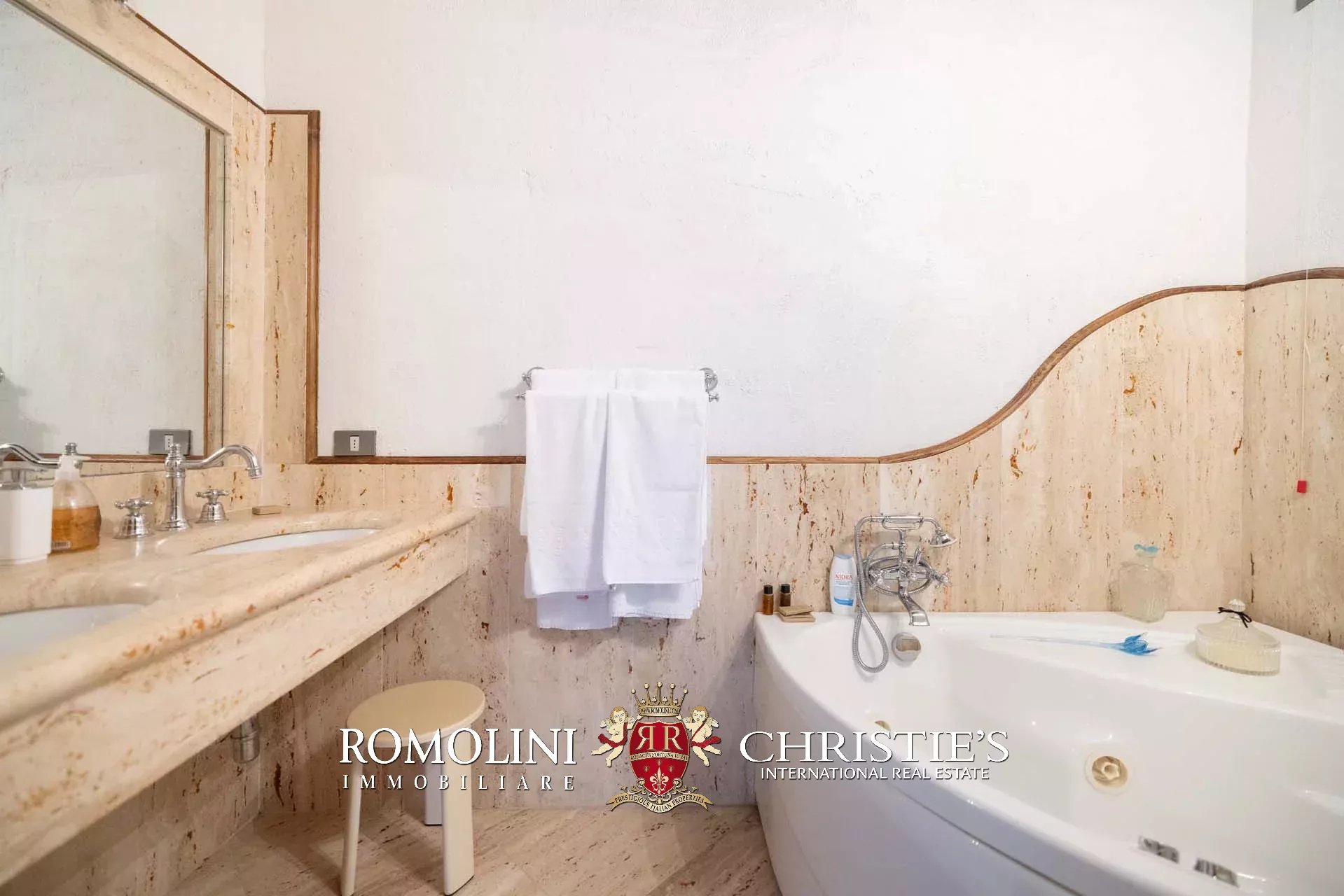 10 Bedroom Villa/Townhouse's Image 73