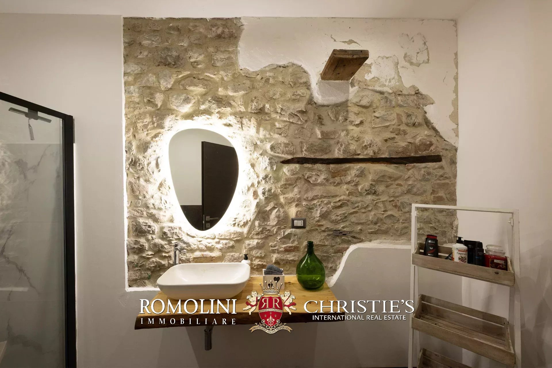 9 Bedroom Villa/Townhouse's Image 70