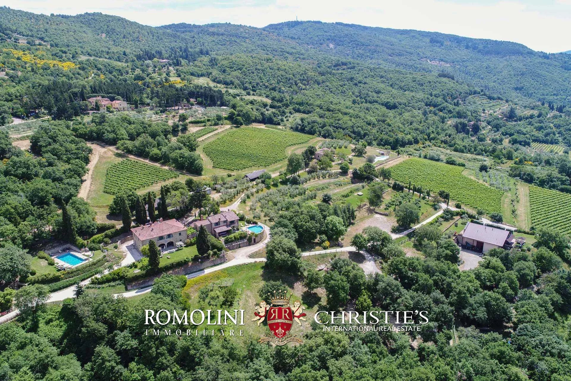 16 Bedroom Vineyard's Image 4