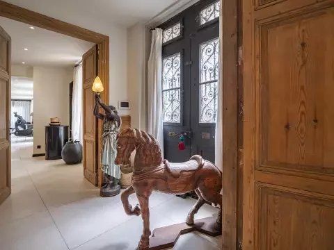 HERENHUIS MET ZWEMBAD EN BIJGEBOUW, THUIR