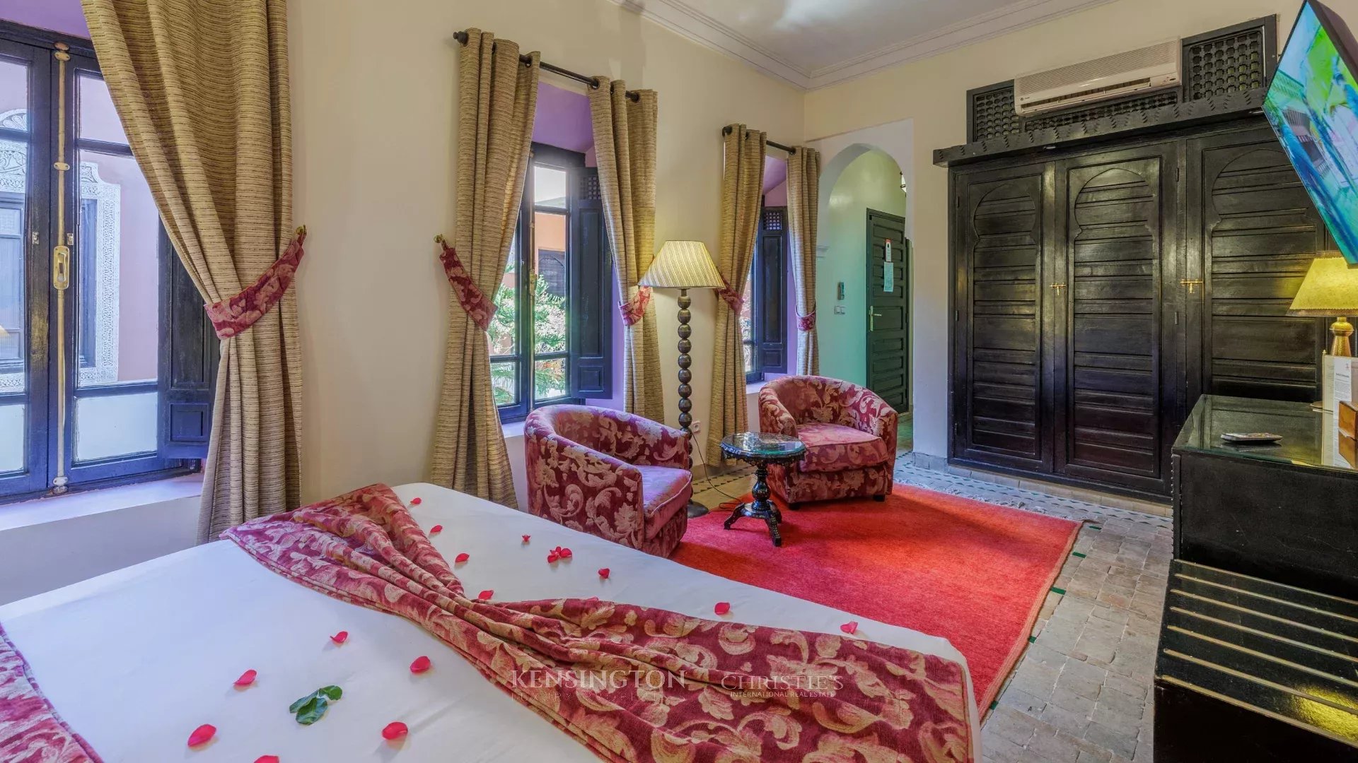 18 Bedroom Villa/Townhouse's Image 9