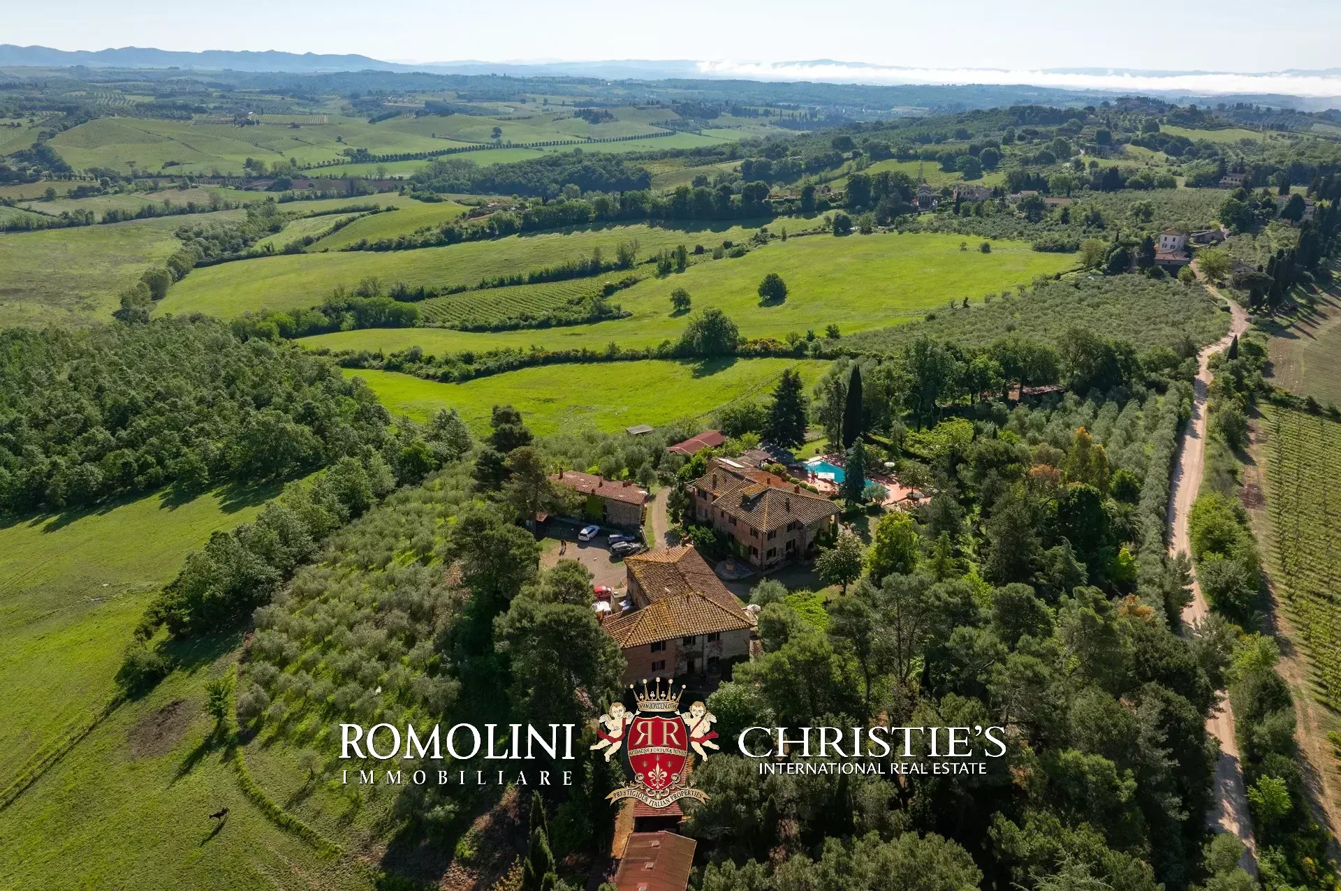 18 Bedroom Vineyard's Image 16