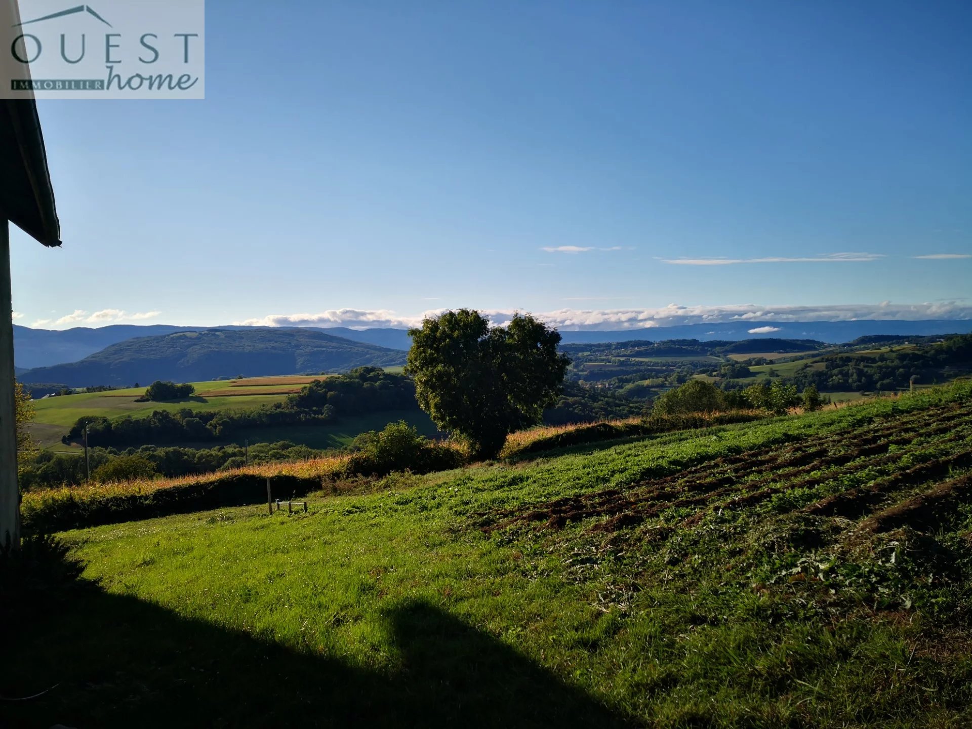 Vue exceptionnelle à Thusy : projet de ferme à rénover  de 2
