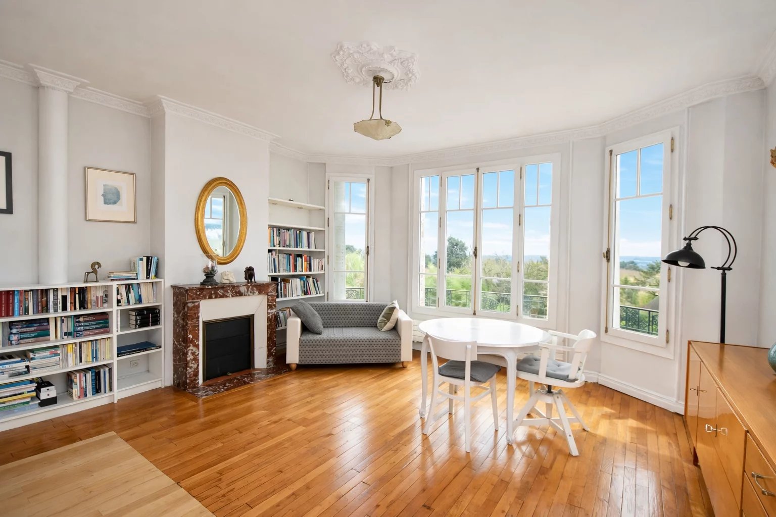 LE VESINET - IMMEUBLE DE CHARME DE 1920 - APPARTEMENT 3 PIECES 59.70 m2 - 7 MN RER