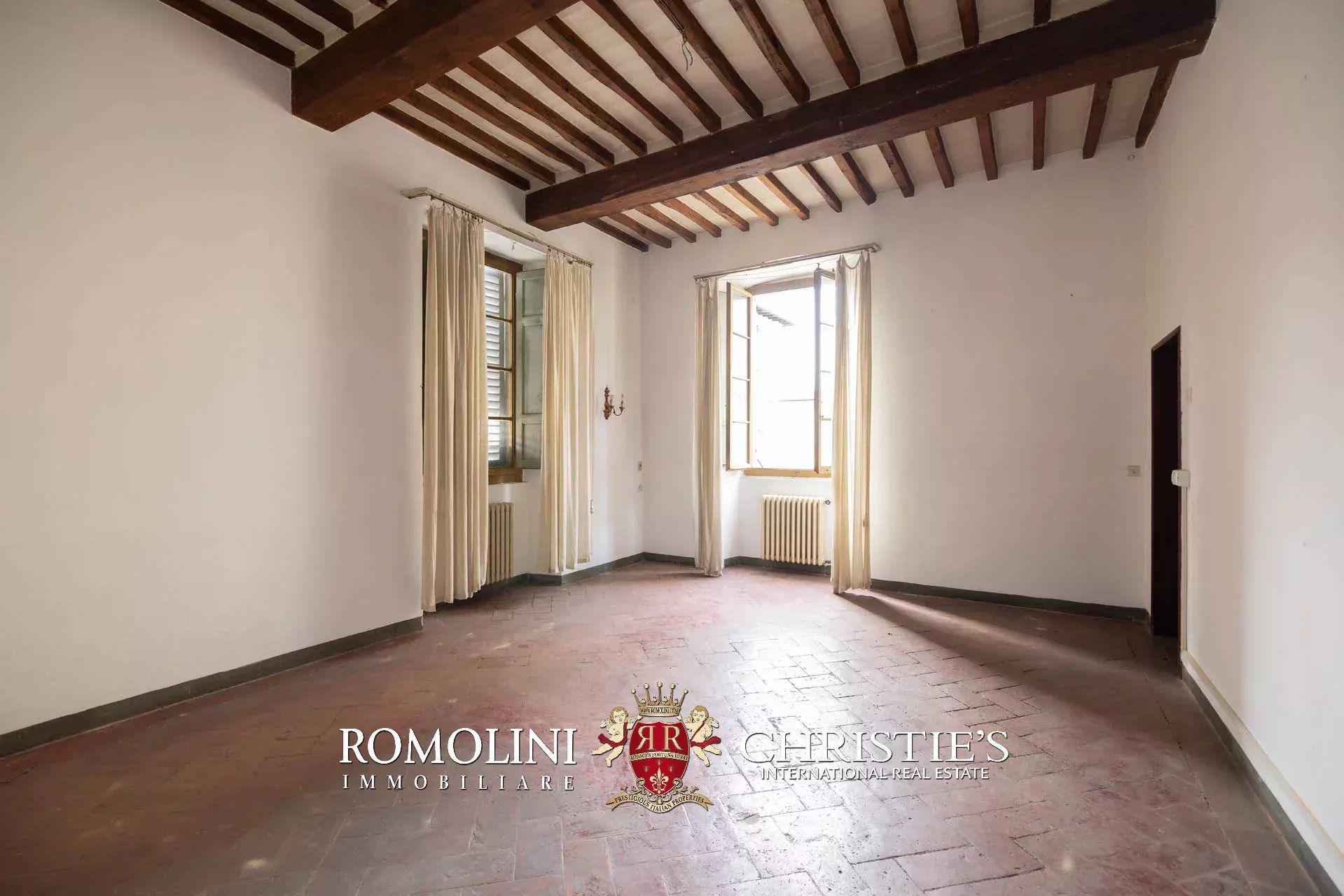 8 Bedroom Villa/Townhouse's Image 37