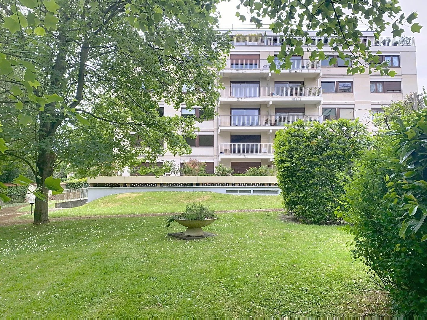 Proximité de la gare Rive-Droite