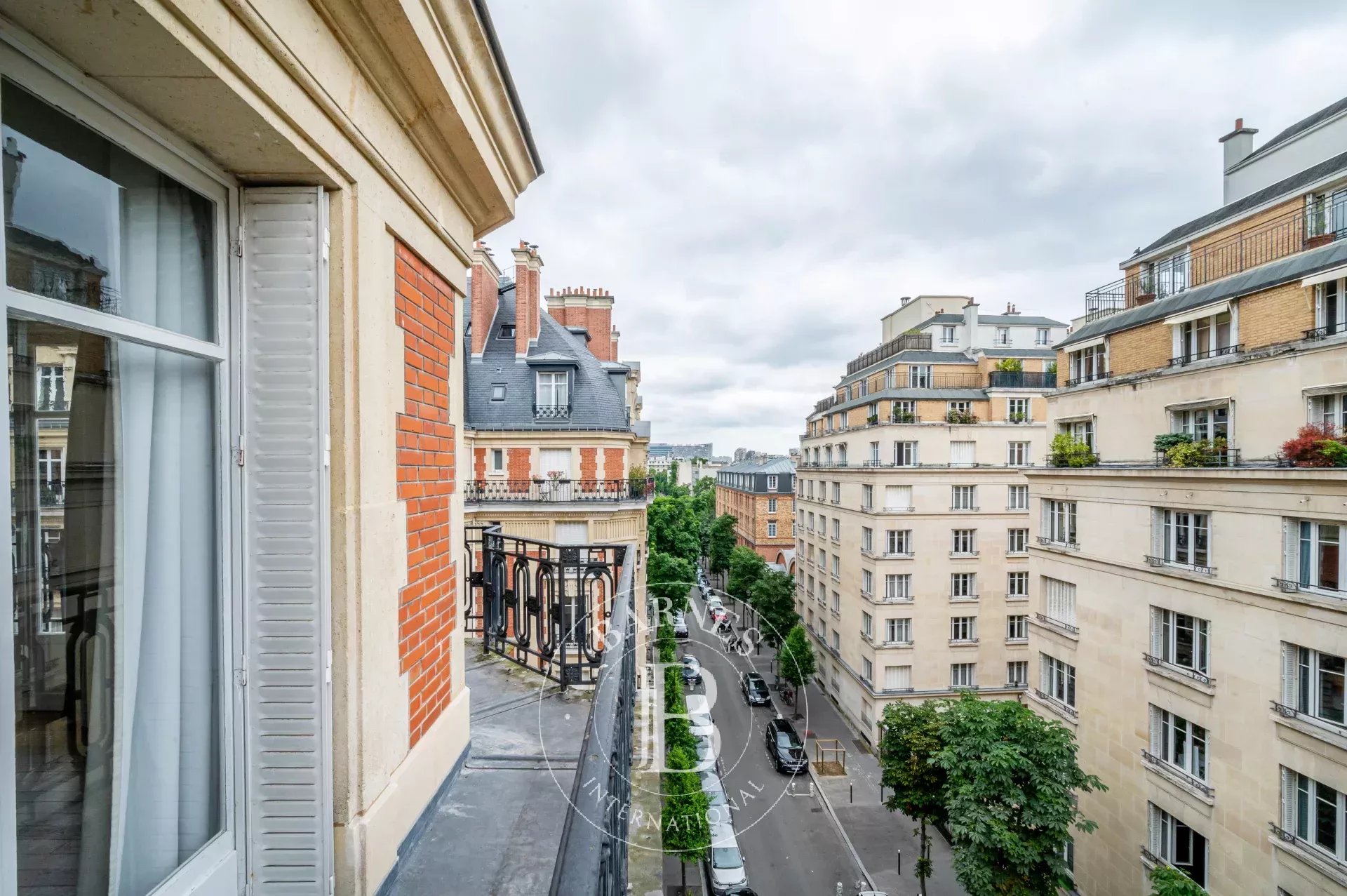 Neuilly - Sainte Foy-Mairie - 3-bed apartment - Balconies - Period features - picture 4