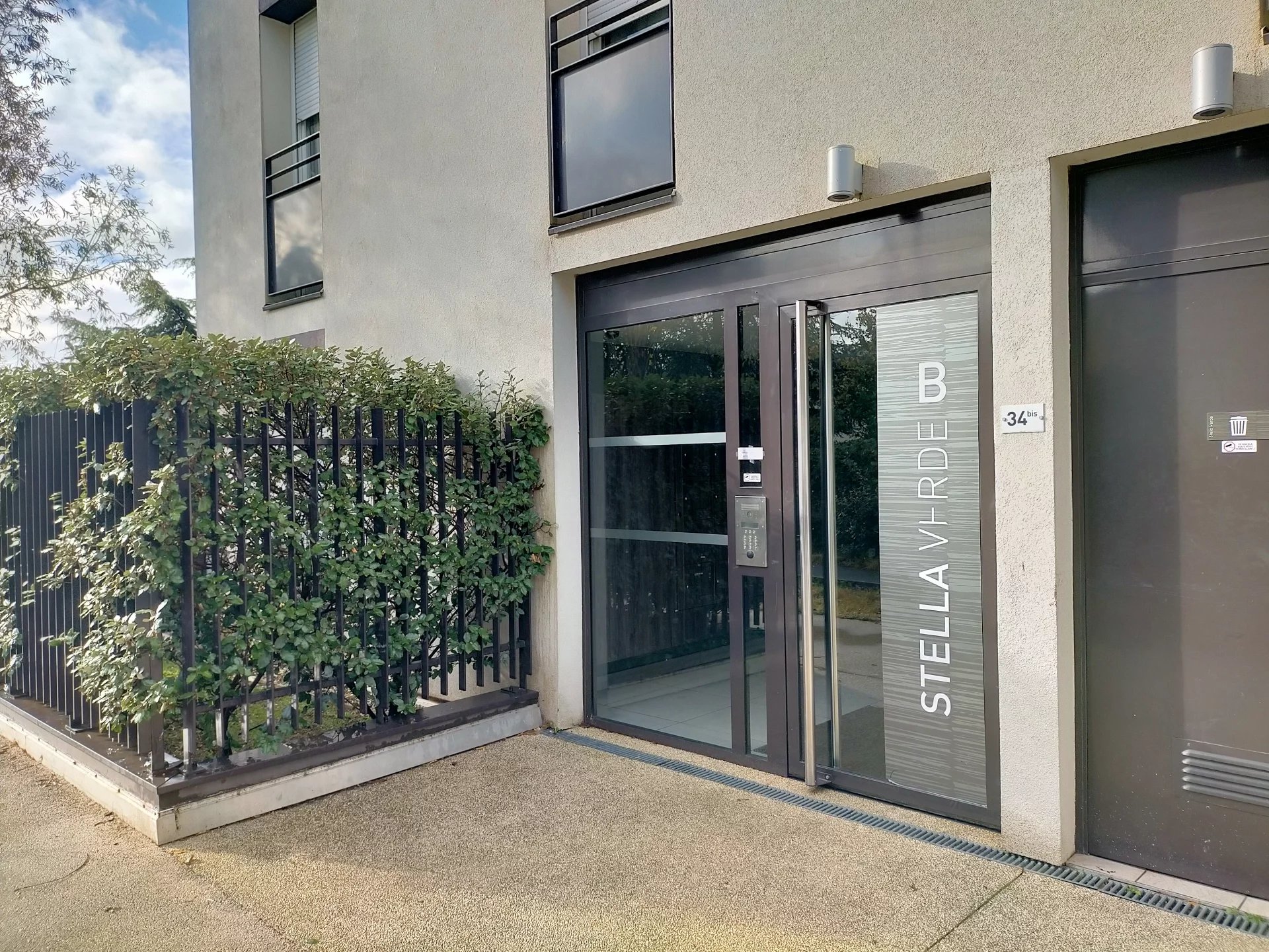 481581 Location Meyzieu