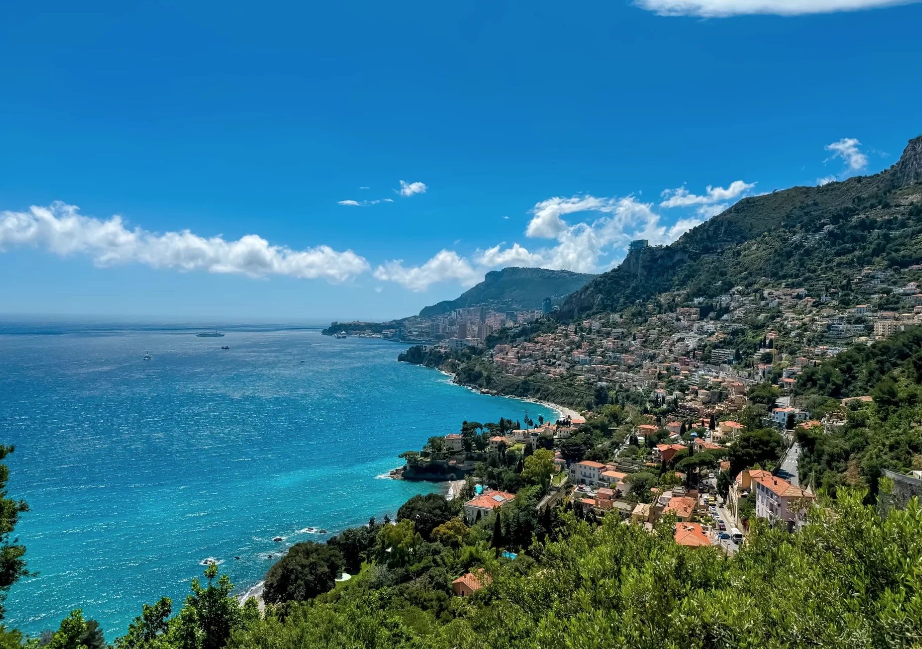 Roquebrune cap Martin // APPARTEMENT -3P 120M2 REZ de Jardin 500m2 // Vue panoramique - 2 parkings / Cave // Roquebrune cap Martin