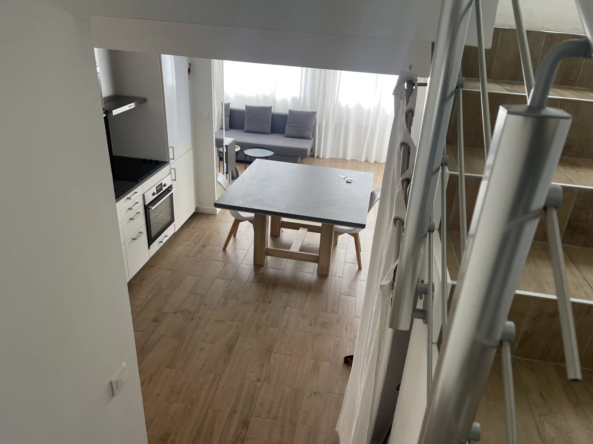 Charmante maisonnette en duplex avec terrasse et parking