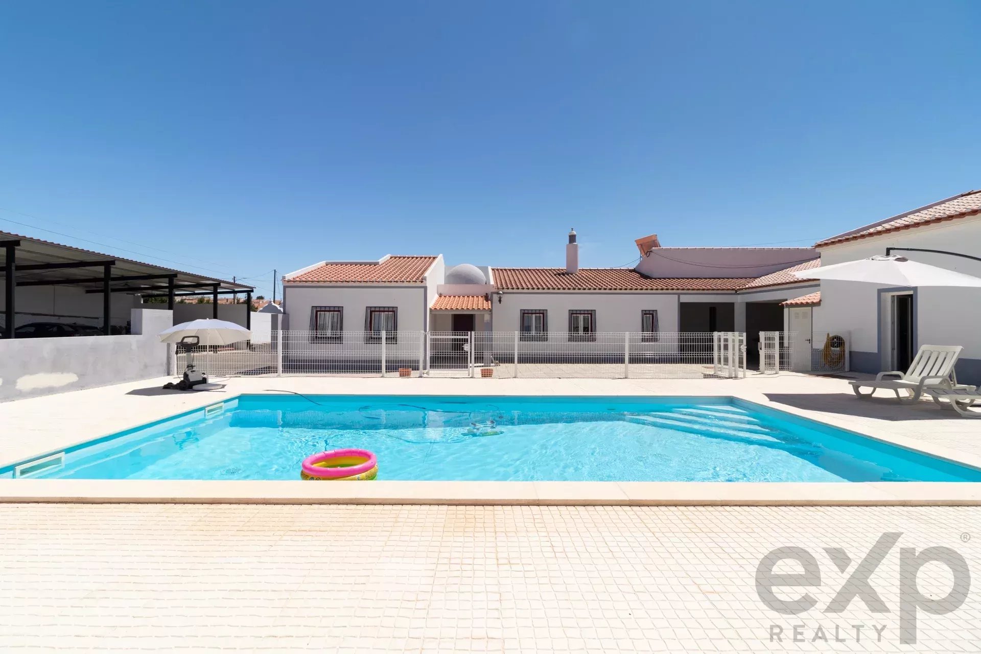 Luxury Equestrian Property + Guest House 85992157 image 20