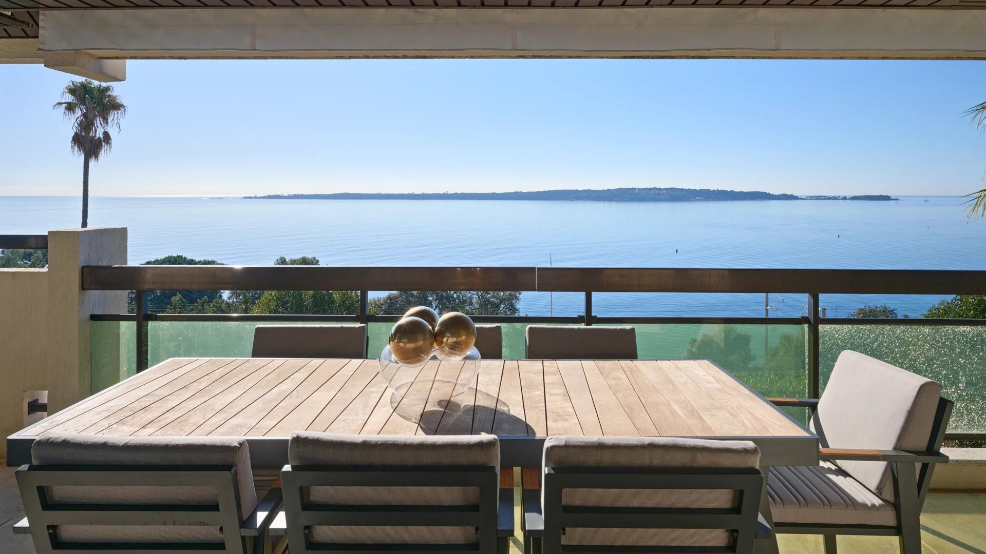 Bel appartement d'angle avec vue mer panoramique