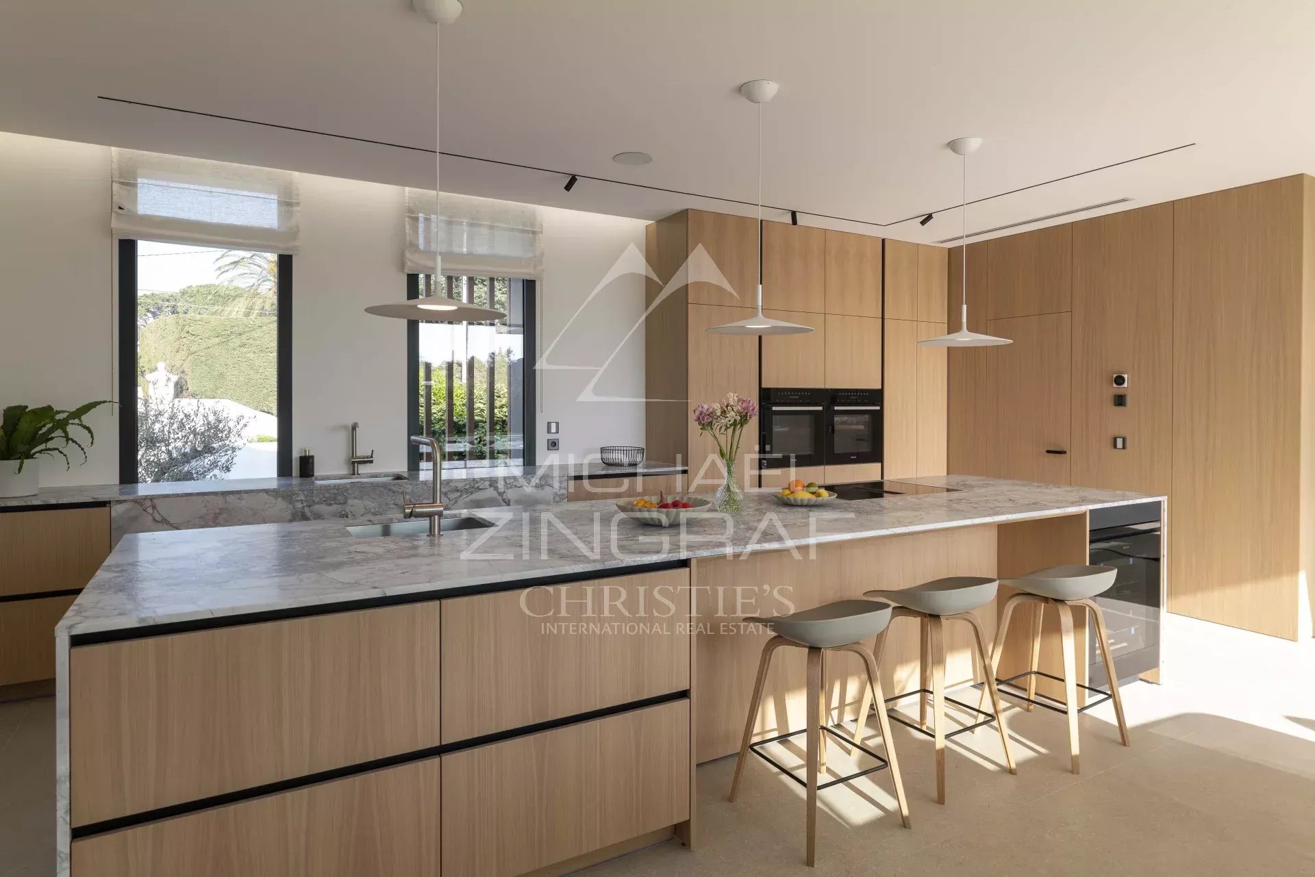 8 Bedroom Villa/Townhouse's Image 8