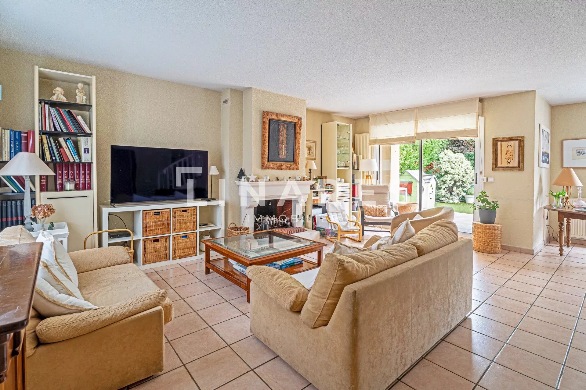 LA CHARMANTE DISCRETE :  Maison T5 de 122m² + Piscine + Garage - 13009