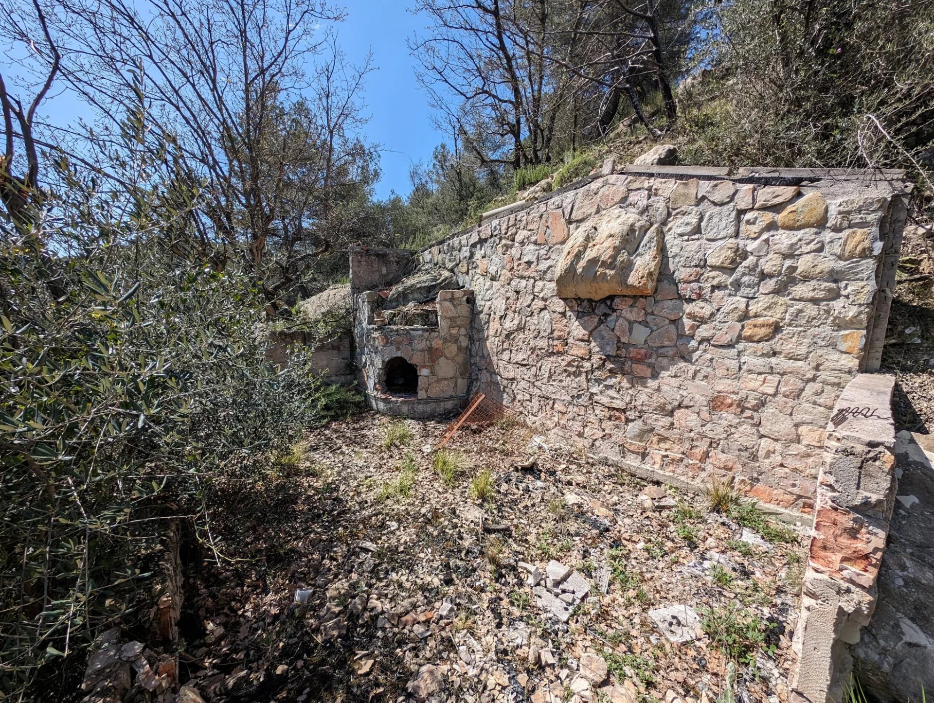 TOUET-DE-L'ESCARÈNE : TERRAIN INCONSTRUCTIBLE - Photo 2