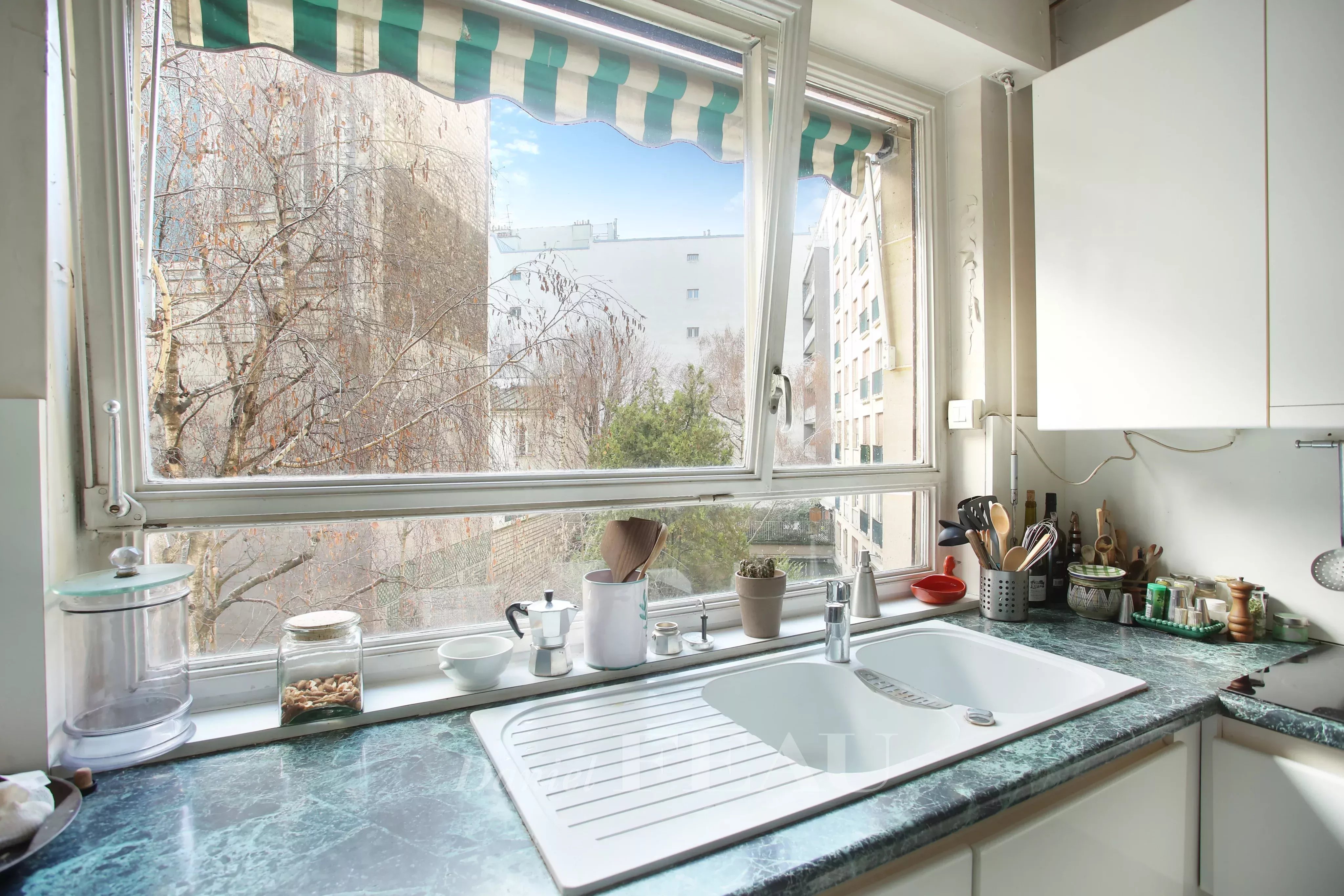 Sale Apartment Paris 16th