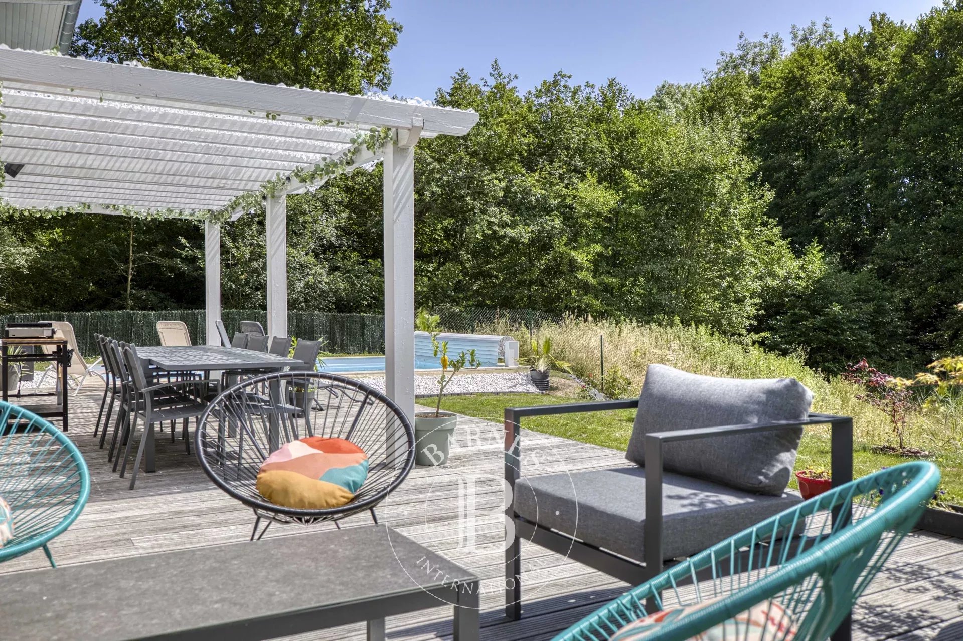 BARNES Pays de Gex – DIVONNE-LES-BAINS – SECTEUR RÉSIDENTIEL – VILLA D’ARCHITECTE RÉNOVÉE AVEC PISCINE - picture 33